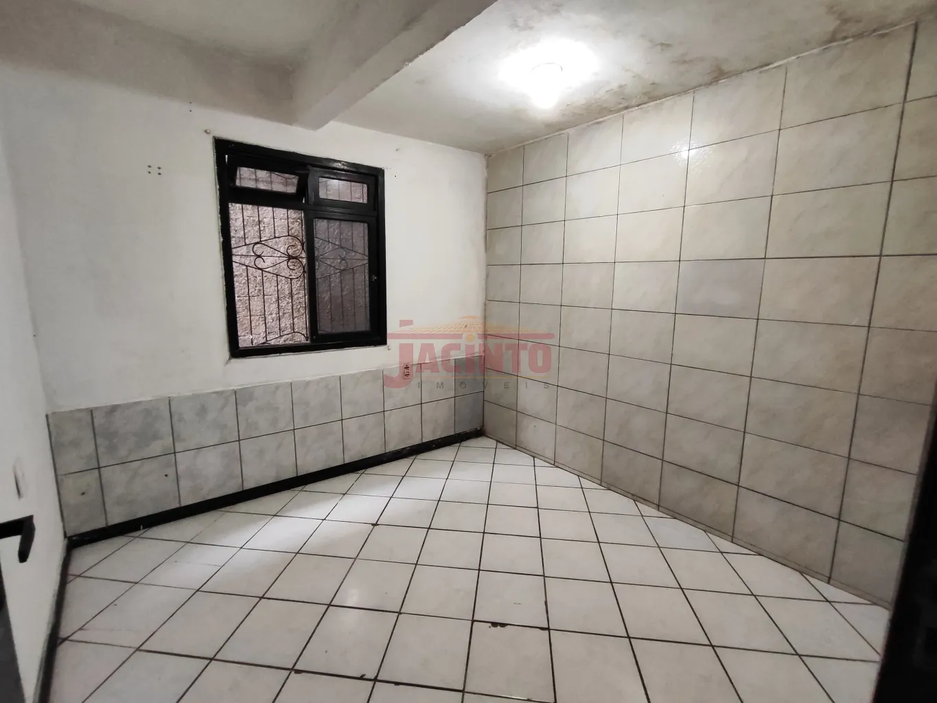 Duas casas (alvenaria principal e madeira nos fundos), contendo 9 dormitórios na principal e 2 dormitórios na casa dos fundos, atualmente utilizada para locação de kitnets, com entradas separadas. — foto 5