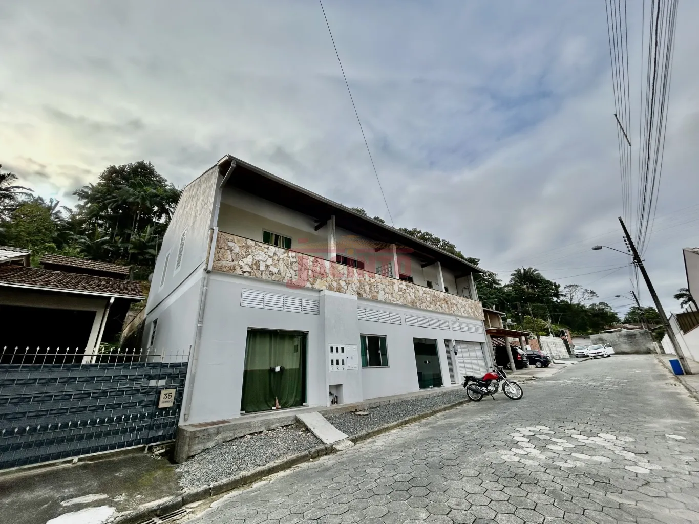 Oportunidade de investimento para locação: uma casa e mais 4 apartamentos, no bairro Fortaleza Alta. — foto 2
