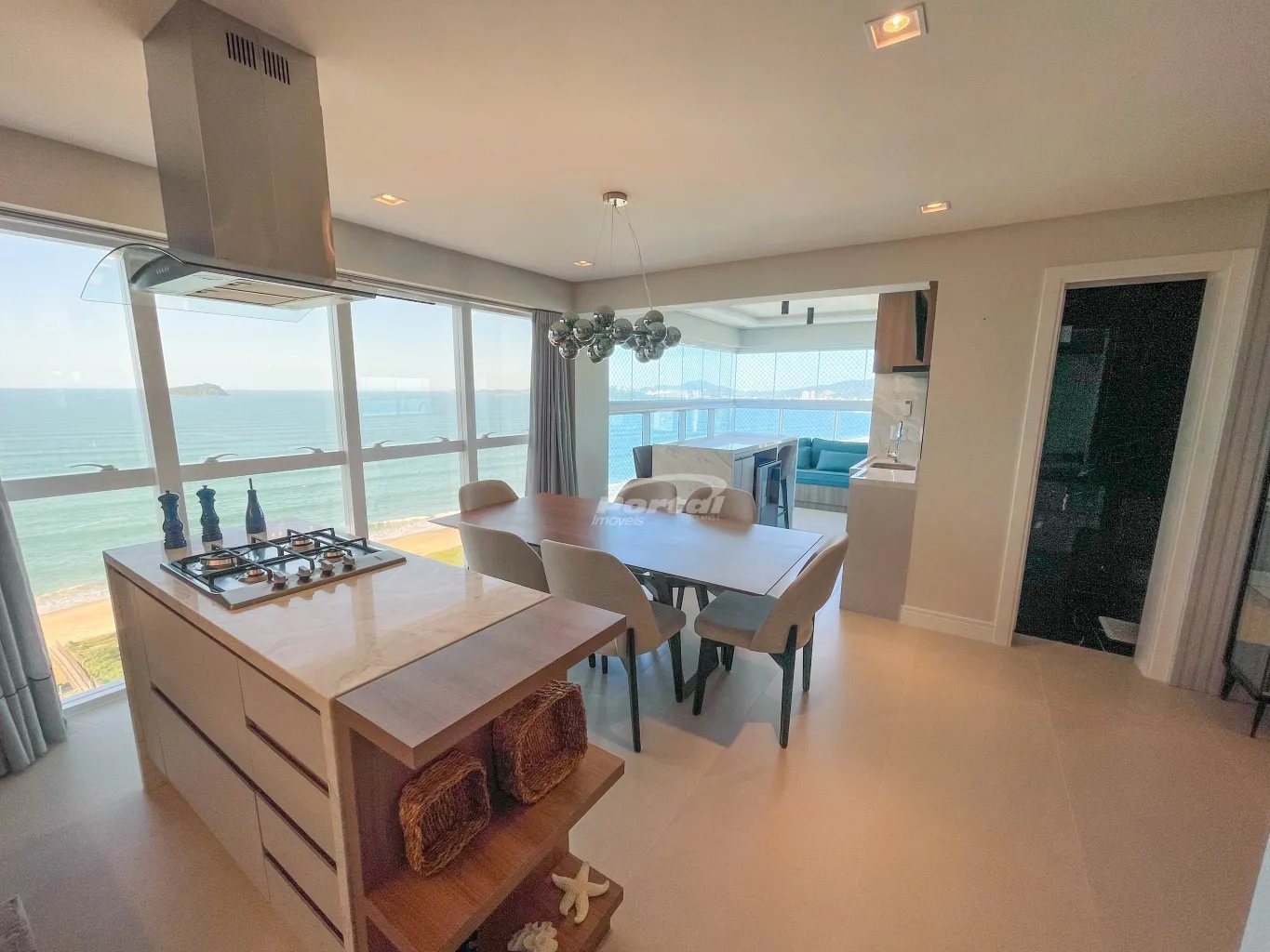 Apartamento frente mar, finamente mobiliado e decorado em empreedimento alto padrão da Vetter Empreendimentos com 3 suítes e 2 vagas de garagem!! — foto 2