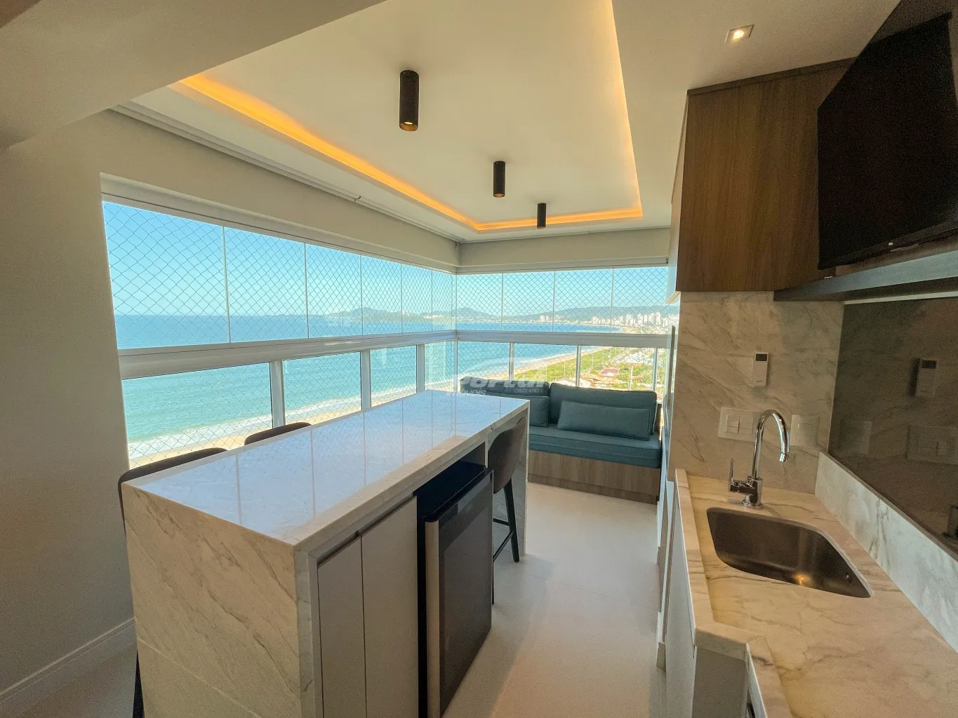 Apartamento frente mar, finamente mobiliado e decorado em empreedimento alto padrão da Vetter Empreendimentos com 3 suítes e 2 vagas de garagem!! — foto 3