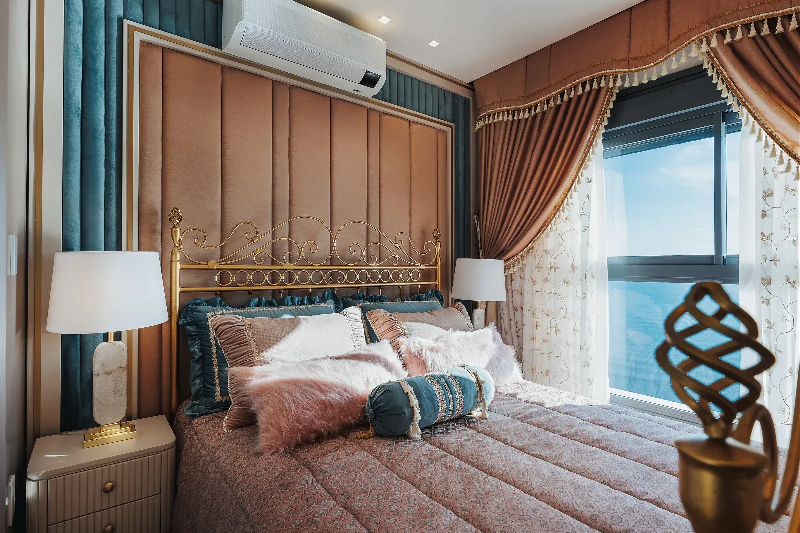 SHOWROOM NA QUADRA DO MAR!!! COM 04 SUÍTES SENDO 01 MASTER E 03 VAGAS DE GARAGEM!!! - foto 1