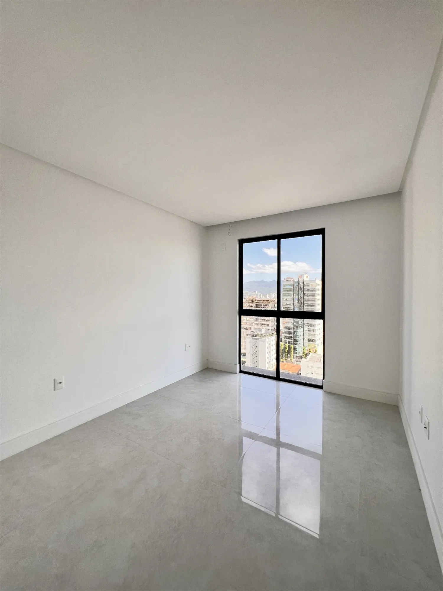 APARTAMENTO BEM LOCALIZADO!!! COM 04 SUÍTES E 03 VAGAS DE GARAGEM!!! — foto 7