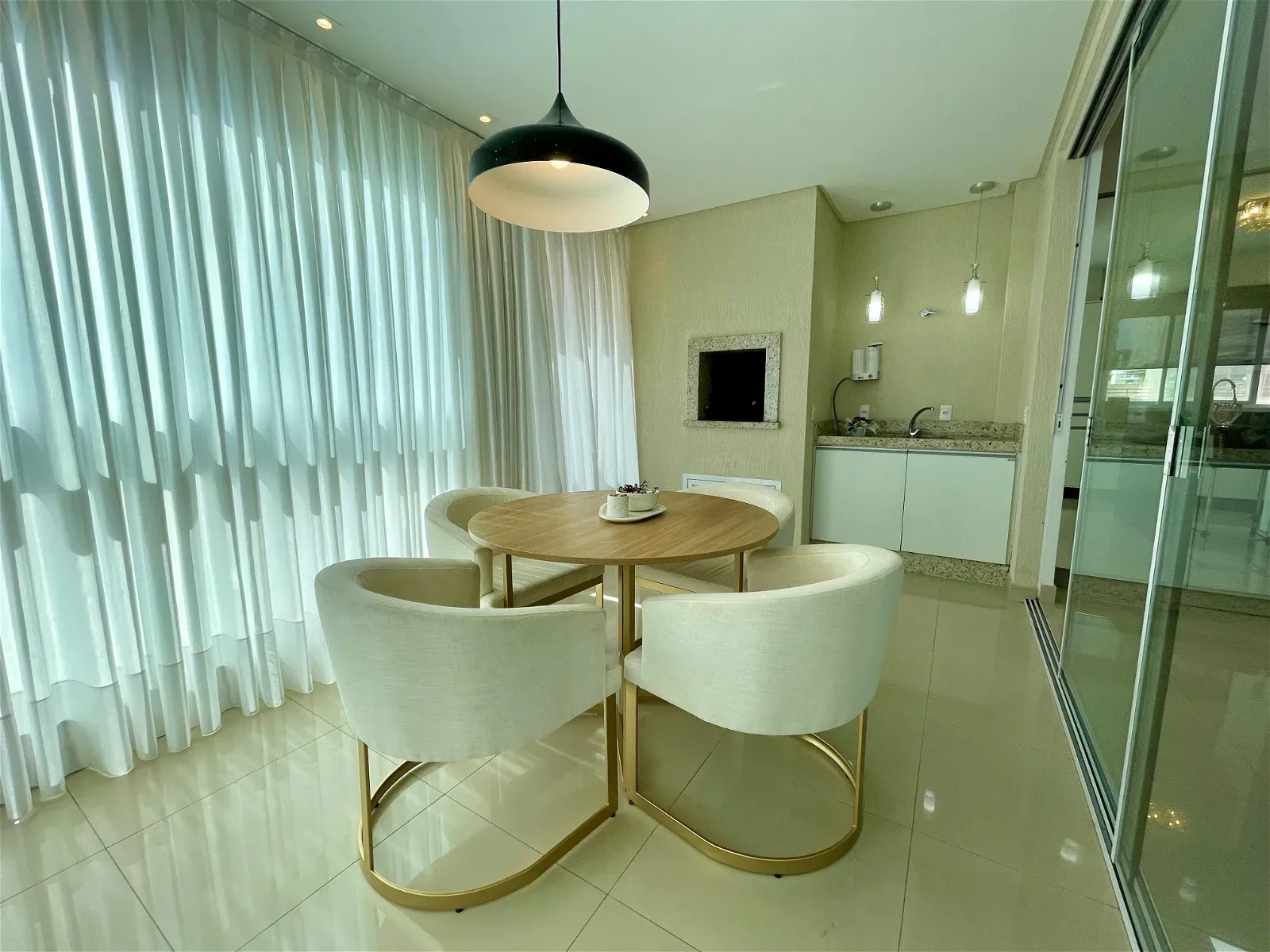 EXCELENTE EMPREENDIMENTO COM 03 SUÍTES E 02 VAGAS DE GARAGEM EM MEIA PRAIA!!! - foto 1