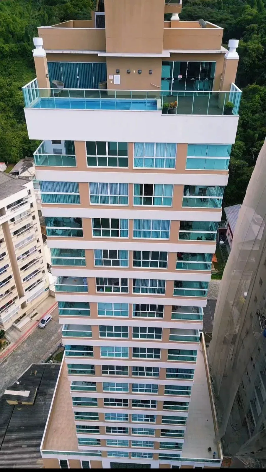 OPORTUNIDADE!!! PRONTO PRA MORAR COM 02 SUÍTES E 02 VAGAS DE GARAGEM!!! - foto 1