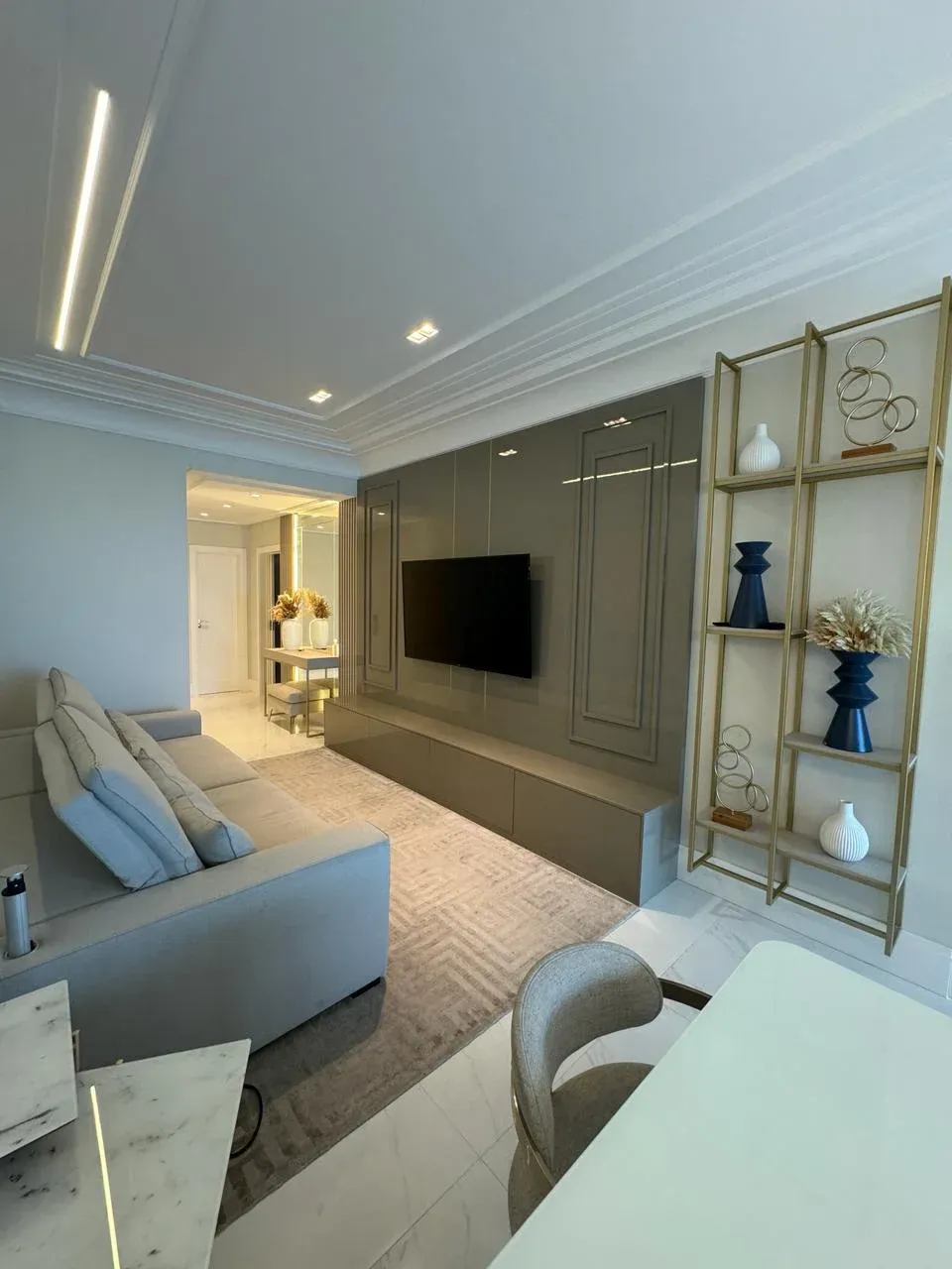 APARTAMENTO MOBILIADO E DECORADO!! COM 03 SUÍTES E 03 VAGAS DE GARAGEM!! — foto 2
