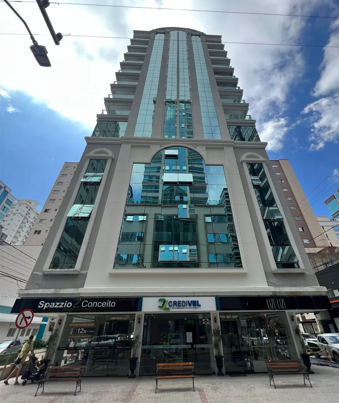 APARTAMENTO BEM LOCALIZADO NA MEIA PRAIA COM 03 SUÍTES E 02 VAGAS DE GARAGEM!!! - foto 1