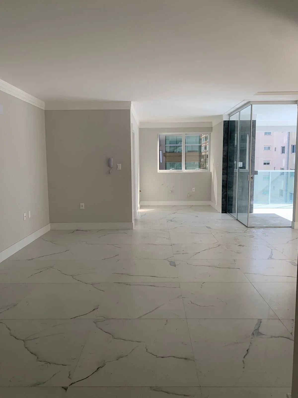 APARTAMENTO BEM LOCALIZADO NA MEIA PRAIA COM 03 SUÍTES E 02 VAGAS DE GARAGEM!!! — foto 5