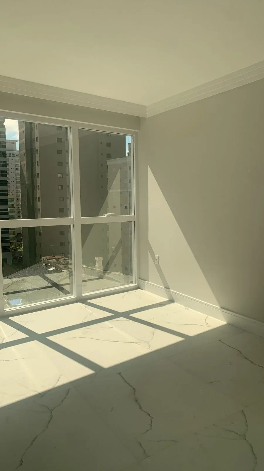 APARTAMENTO BEM LOCALIZADO NA MEIA PRAIA COM 03 SUÍTES E 02 VAGAS DE GARAGEM!!! — foto 6