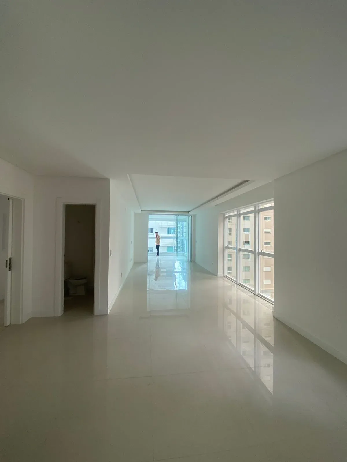 APARTAMENTO PRONTO PRA MORAR!! COM 04 DORMITÓRIOS SENDO 02 SUÍTES E 03 VAGAS NA MEIA PRAIA!! — foto 5