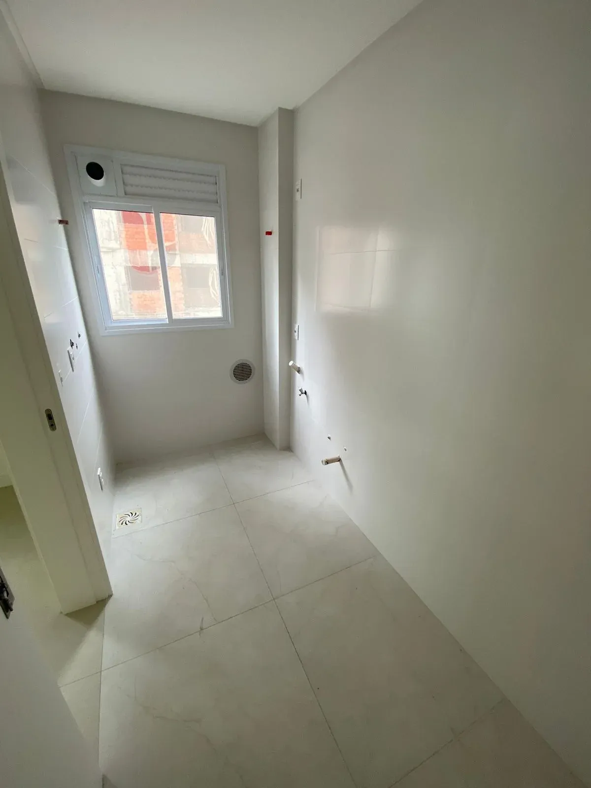 APARTAMENTO PRONTO PRA MORAR!! COM 04 DORMITÓRIOS SENDO 02 SUÍTES E 03 VAGAS NA MEIA PRAIA!! — foto 4
