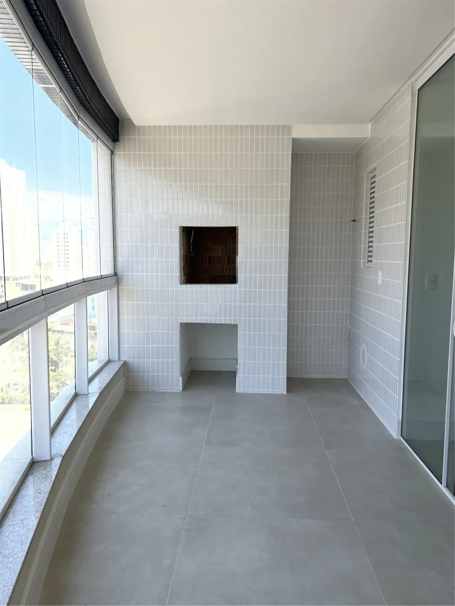 APARTAMENTO PRONTO PRA MORAR!! COM 03 SUÍTES E 03 VAGAS DE GARAGEM NA MEIA PRAIA!! — foto 2