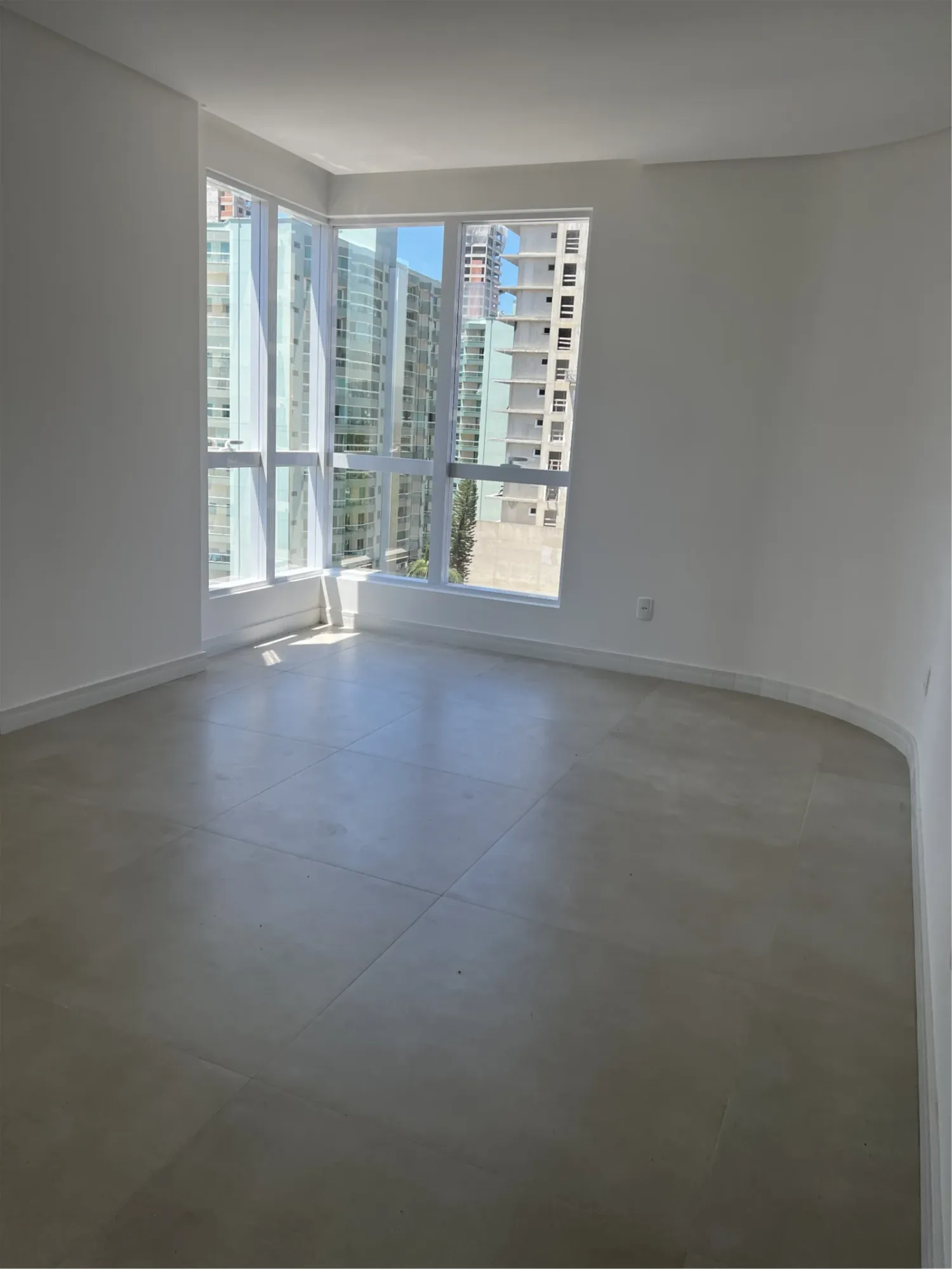 APARTAMENTO PRONTO PRA MORAR!! COM 03 SUÍTES E 03 VAGAS DE GARAGEM NA MEIA PRAIA!! — foto 5