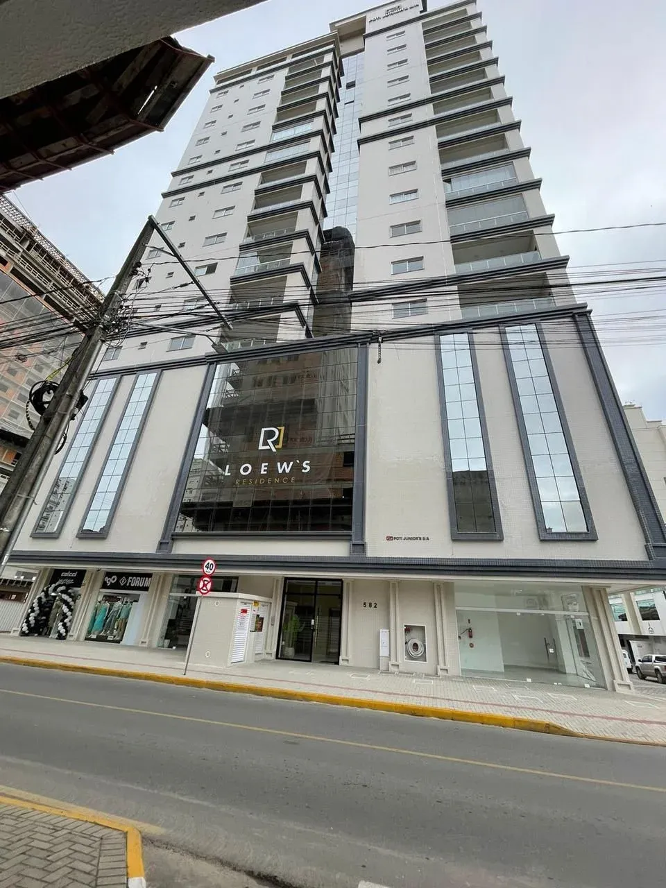 APARTAMENTO SEMI-MOBILIADO COM 03 SUÍTES E 02 VAGAS DE GARAGEM!!! - foto 1