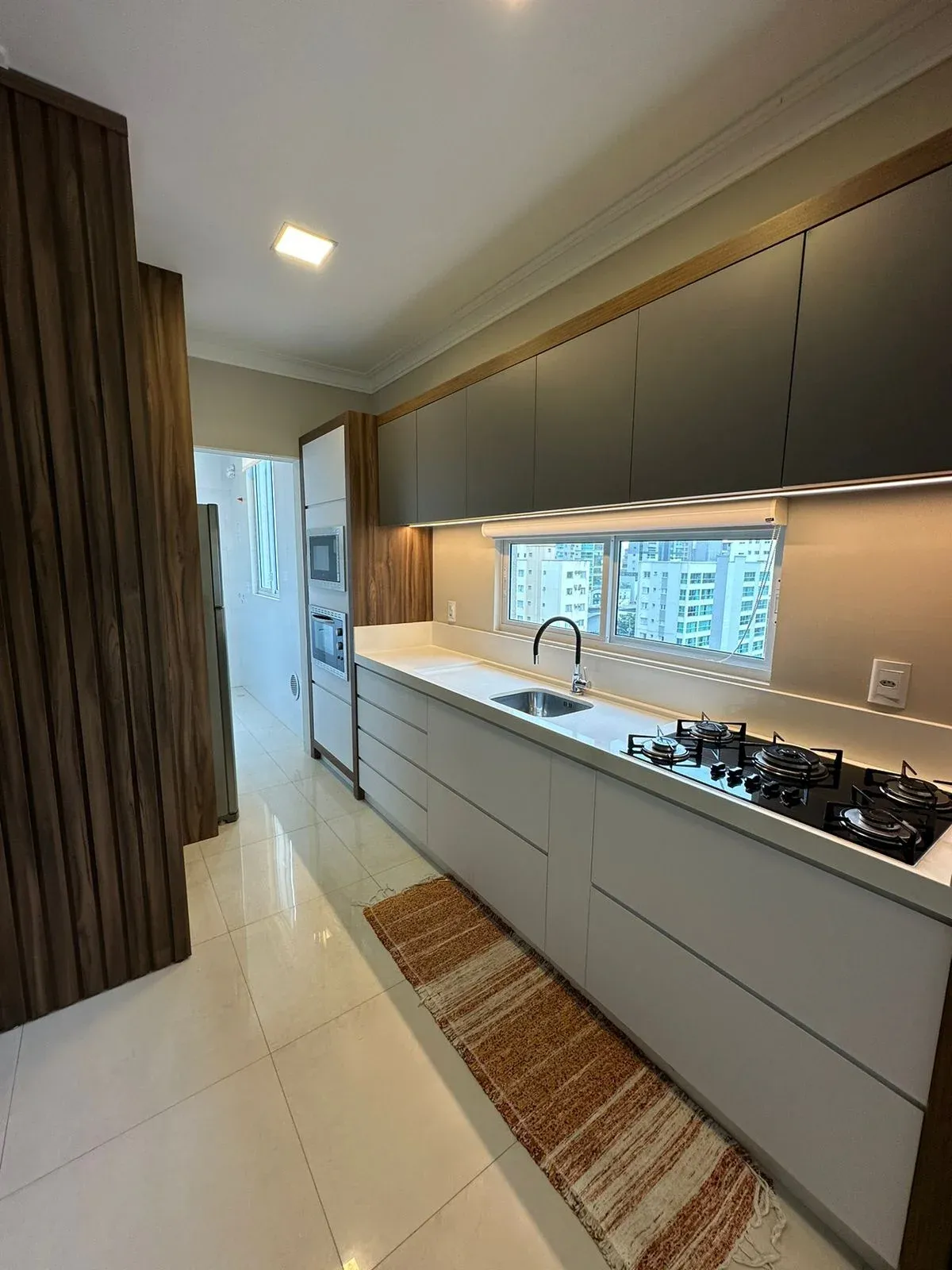 SALDO EM 100 MESES!!! APARTAMENTO PRONTO PRA MORAR!! COM 03 SUÍTES E 02 VAGAS DE GARAGEM NA MEIA PRAIA!! — foto 4