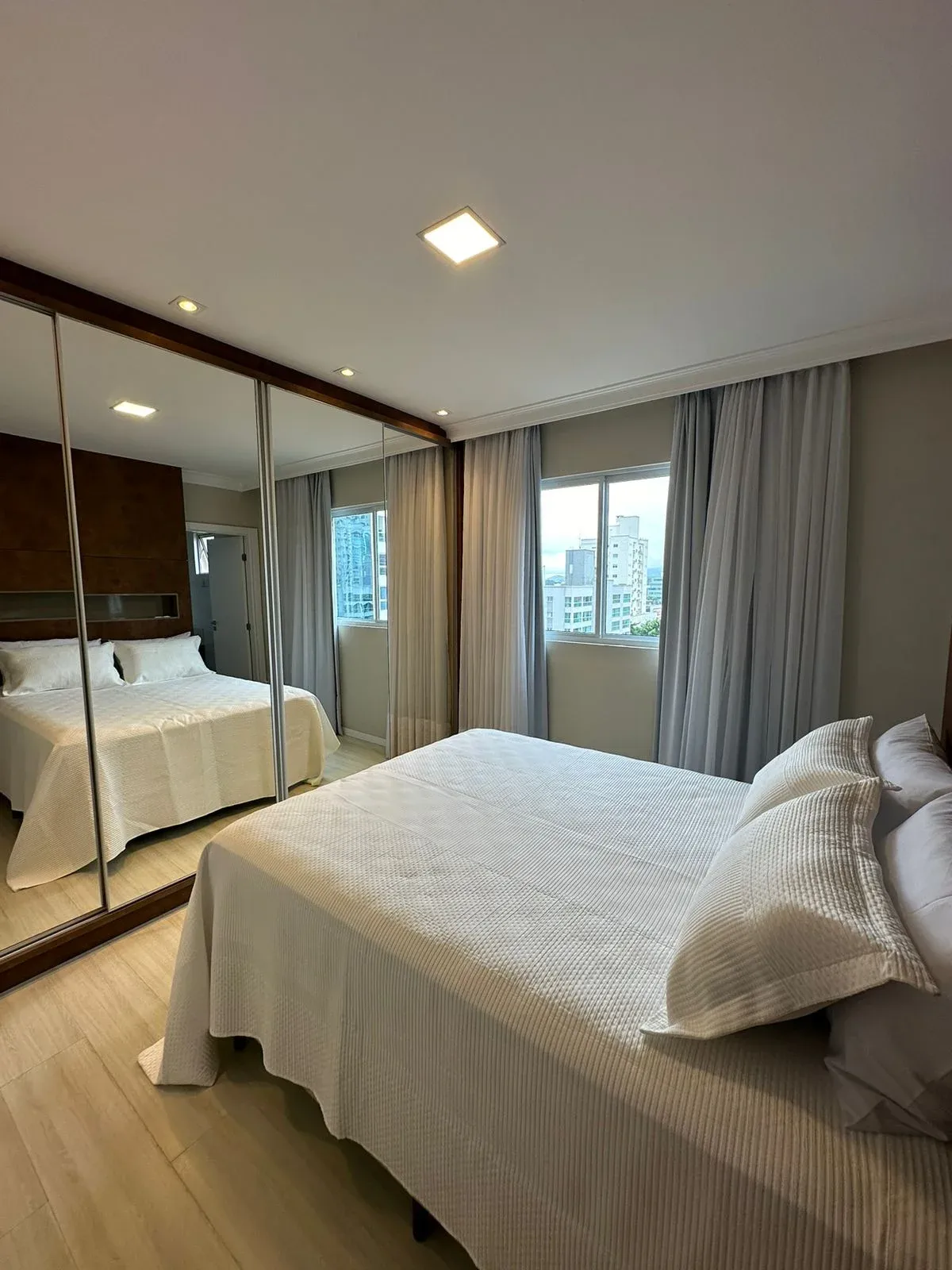 SALDO EM 100 MESES!!! APARTAMENTO PRONTO PRA MORAR!! COM 03 SUÍTES E 02 VAGAS DE GARAGEM NA MEIA PRAIA!! — foto 5