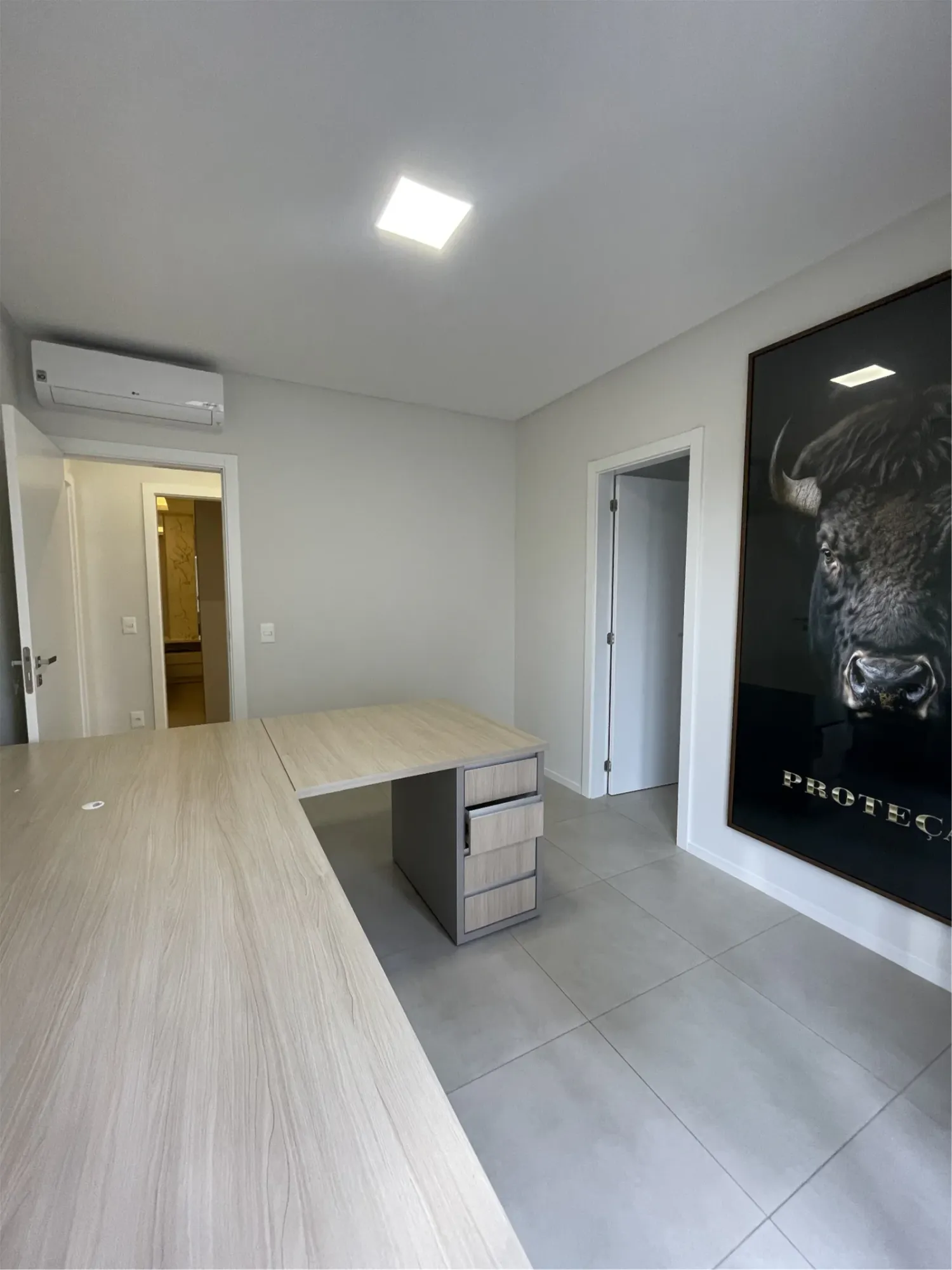 APARTAMENTO DIFERENCIADO NO CENTRO DE ITAPEMA!! COM 03 SUÍTES E 02 VAGAS DE GARAGEM!!! — foto 5