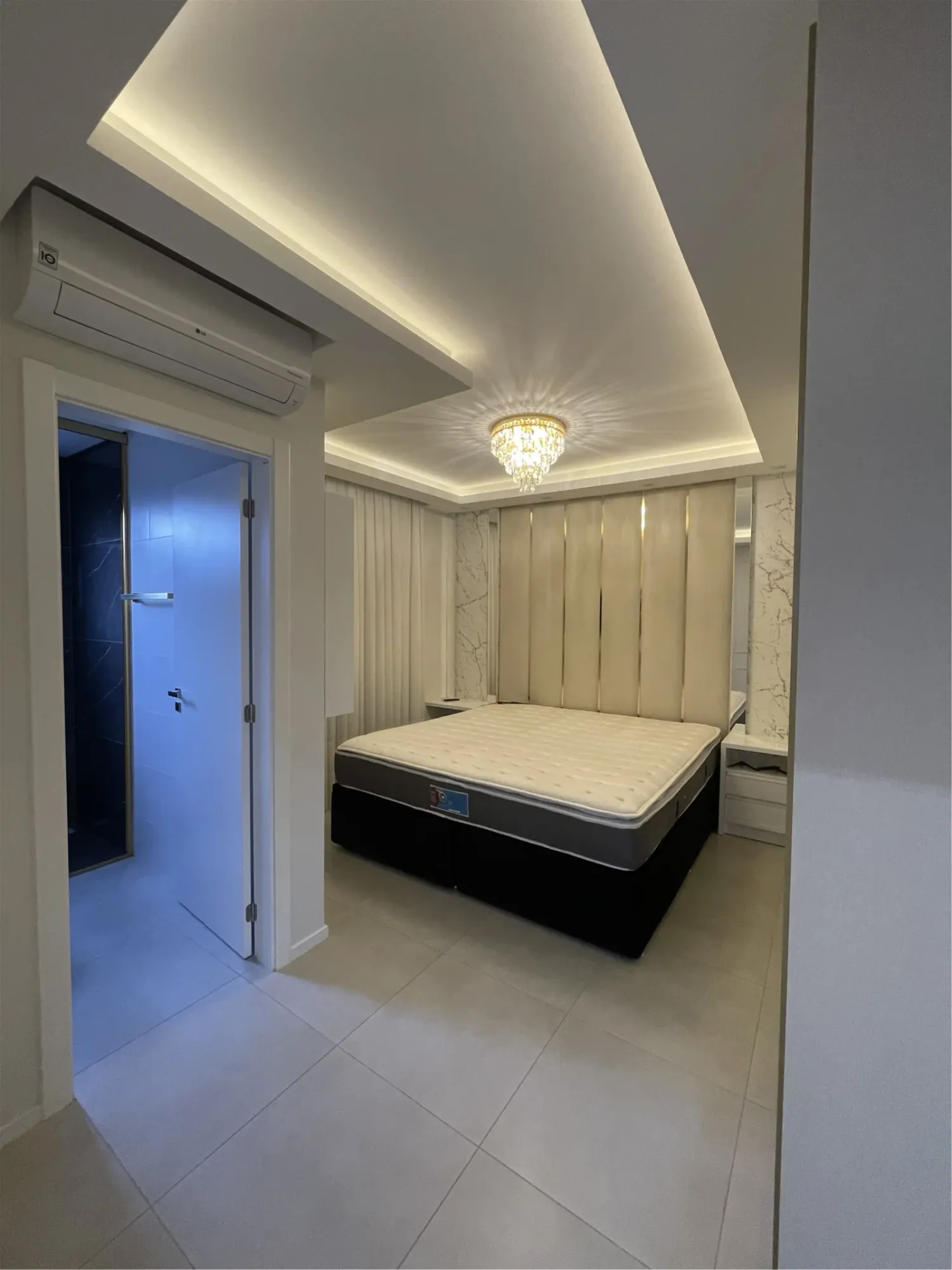 APARTAMENTO DIFERENCIADO NO CENTRO DE ITAPEMA!! COM 03 SUÍTES E 02 VAGAS DE GARAGEM!!! — foto 6