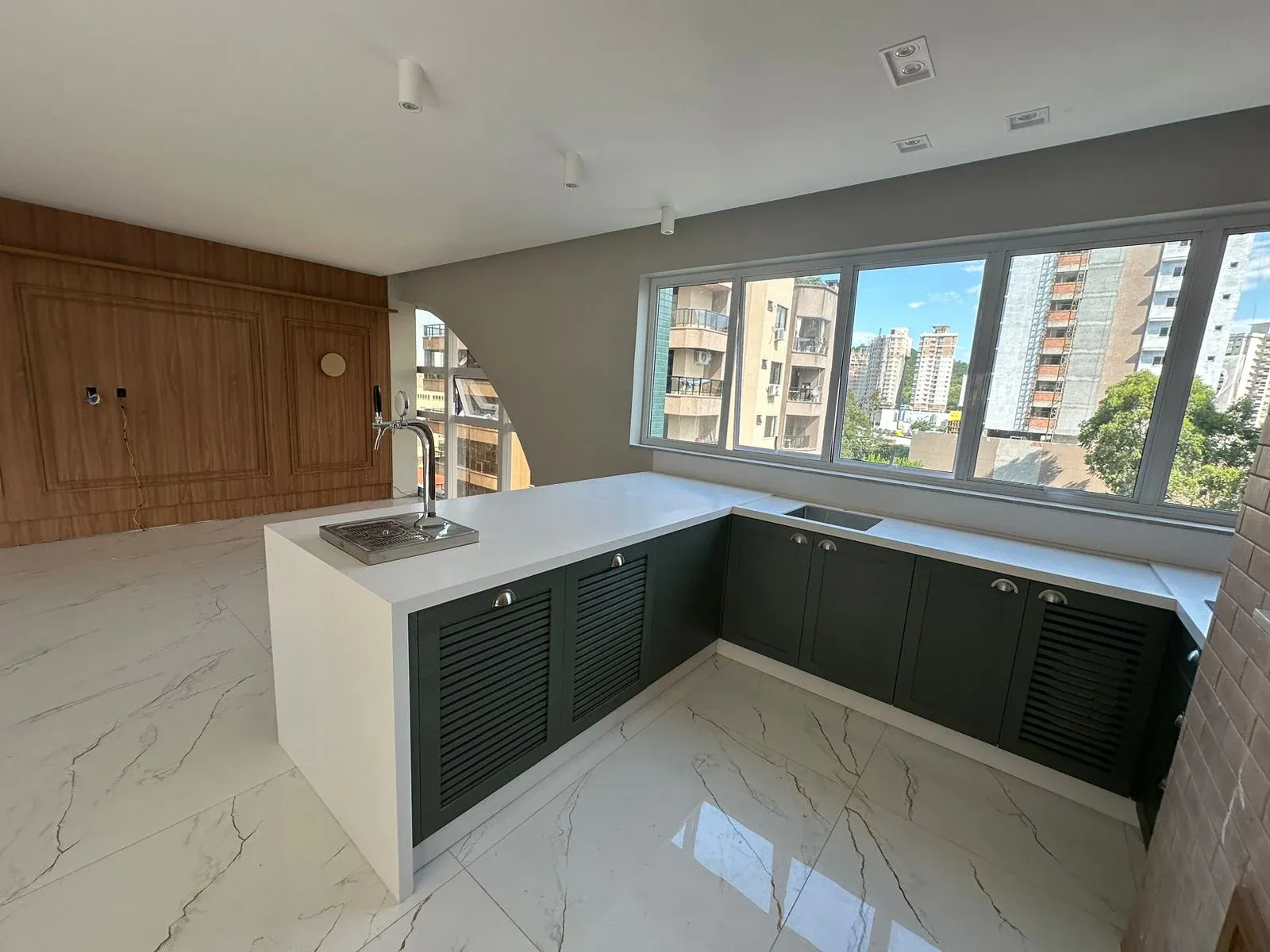 SALDO EM 100 MESES!!! APARTAMENTO NO CENTRO DE ITAPEMA COM 03 SUÍTES E 02 VAGAS DE GARAGEM!!! — foto 7