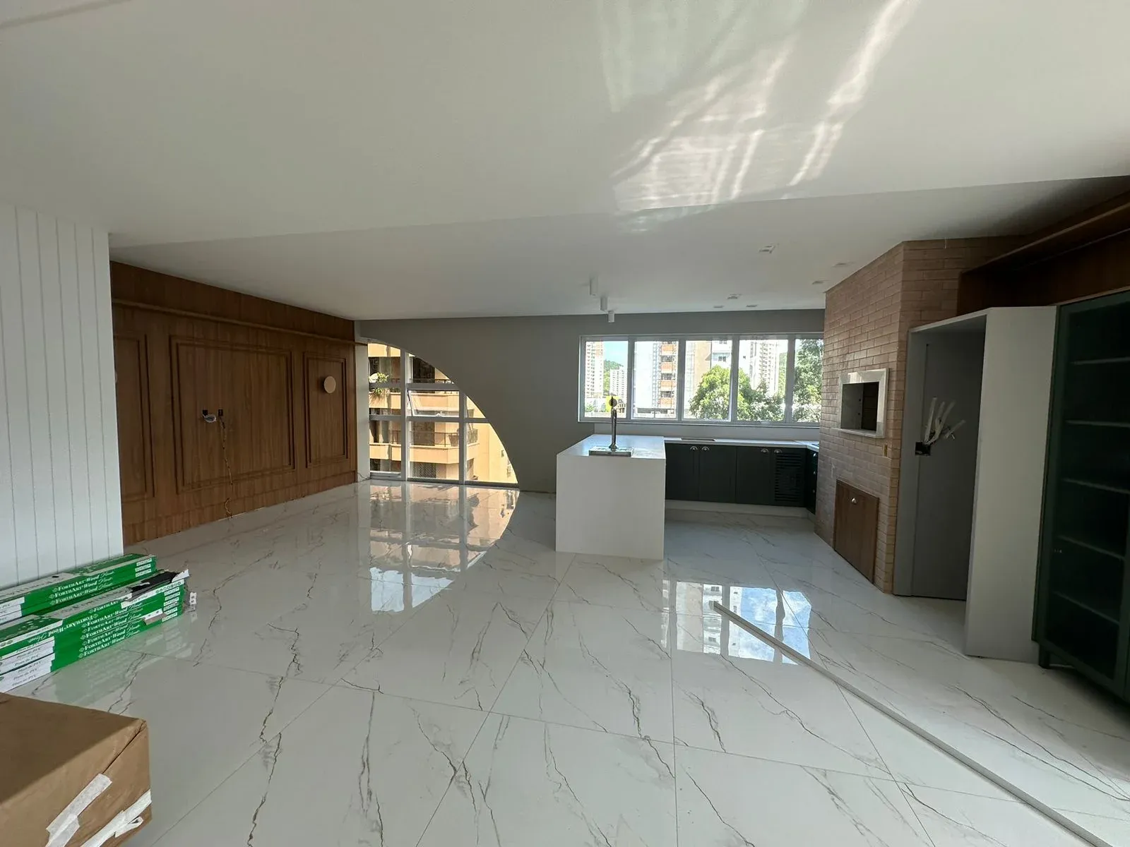 SALDO EM 100 MESES!!! APARTAMENTO NO CENTRO DE ITAPEMA COM 03 SUÍTES E 02 VAGAS DE GARAGEM!!! — foto 2