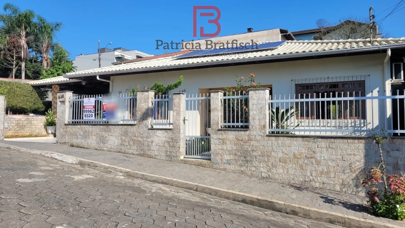 Casa plana, com piscina, no Bairro Fortaleza. - foto 1