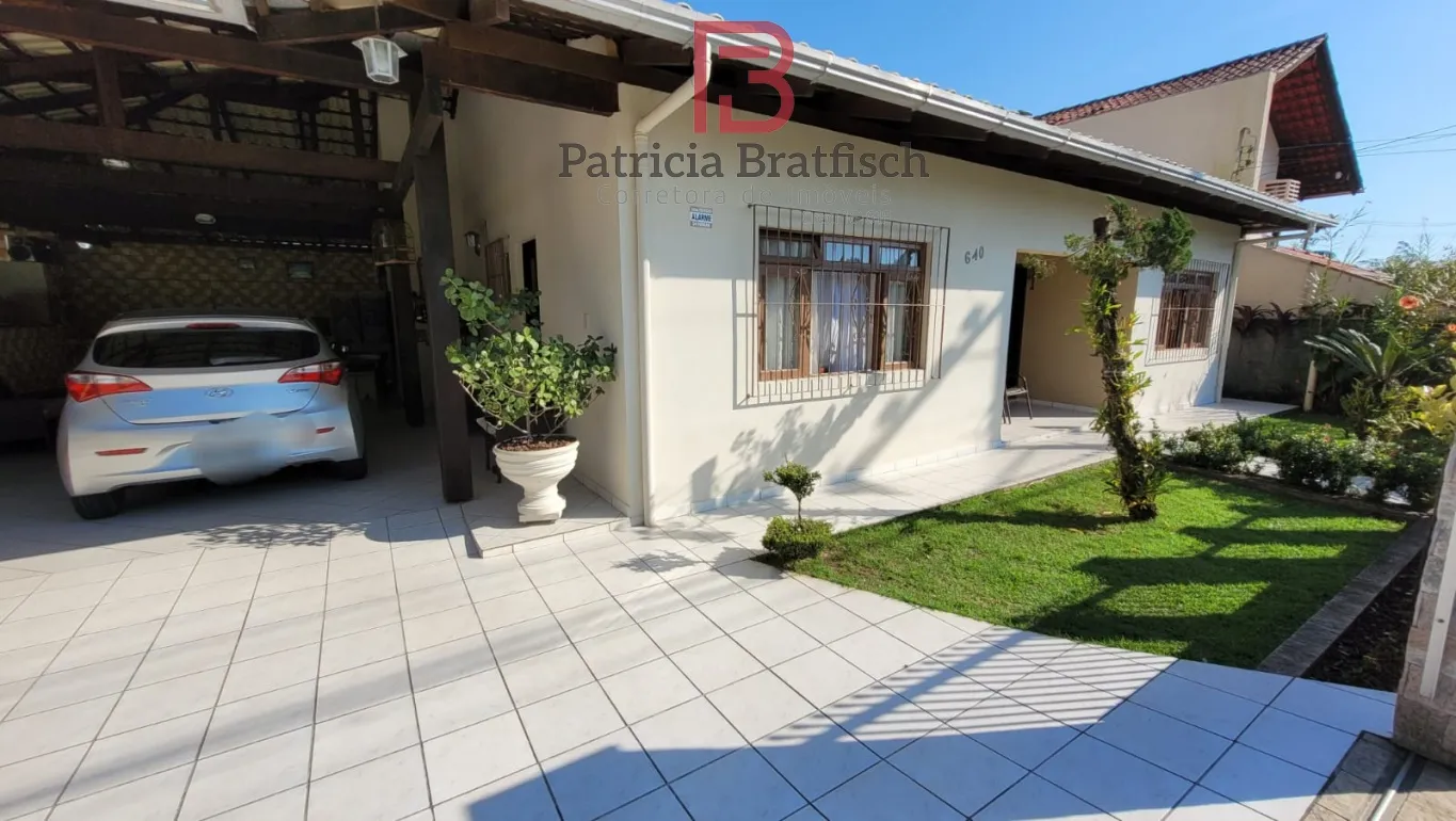 Casa plana, com piscina, no Bairro Fortaleza. — foto 2