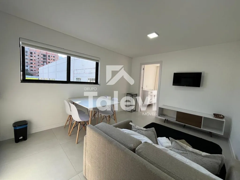 Loft mobiliado no coração da cidade, pronto para morar ou investir! — foto 2