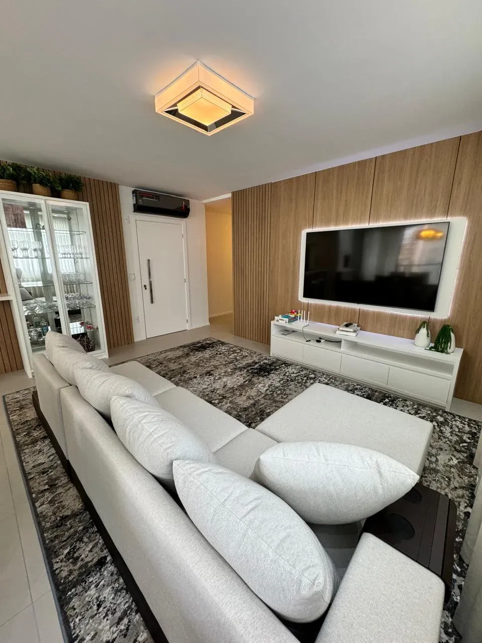 APARTAMENTO MOBILIADO COM 04 SUÍTES E 03 VAGAS DE GARAGEM!!! - foto 1