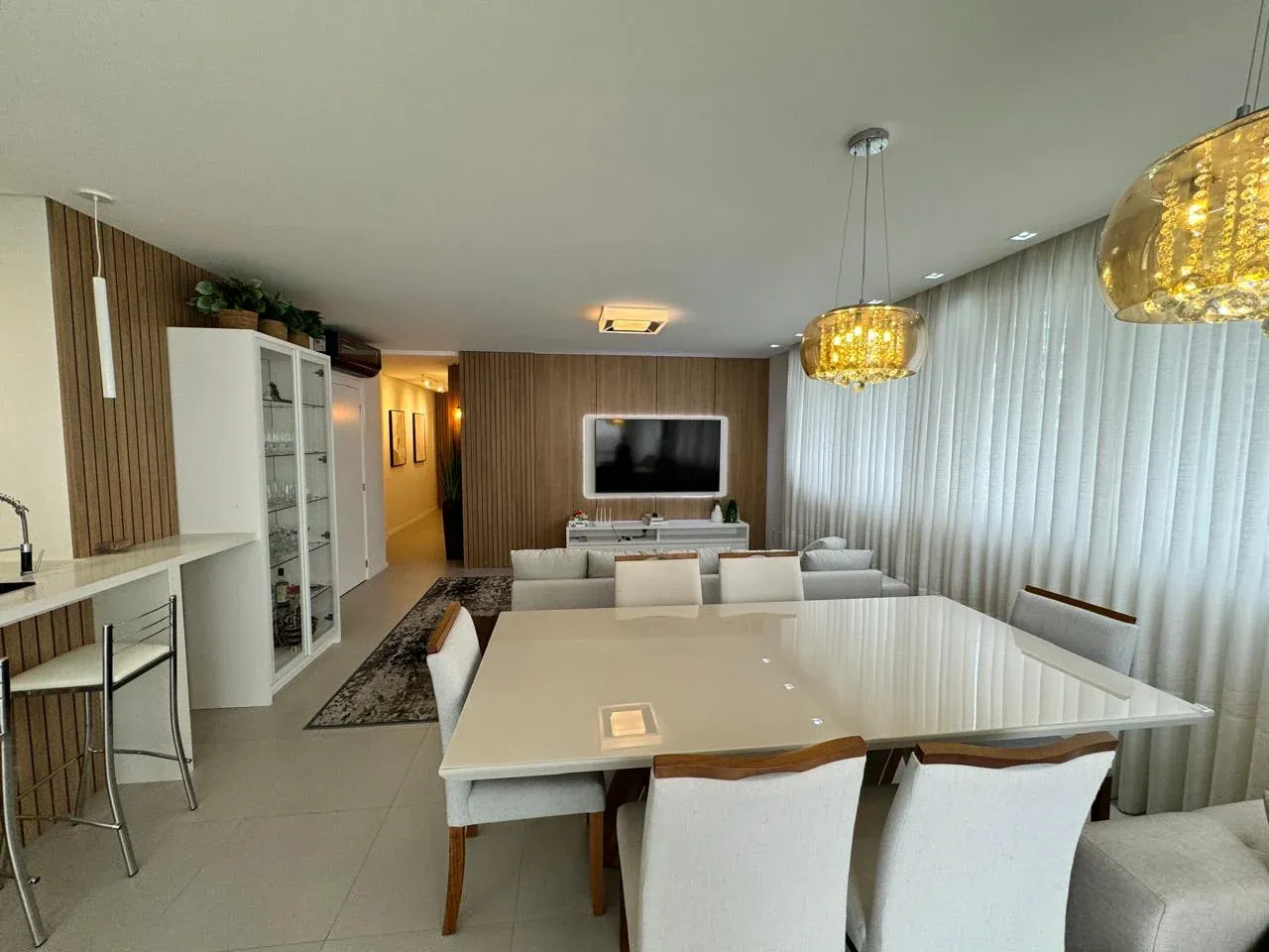 APARTAMENTO MOBILIADO COM 04 SUÍTES E 03 VAGAS DE GARAGEM!!! — foto 2