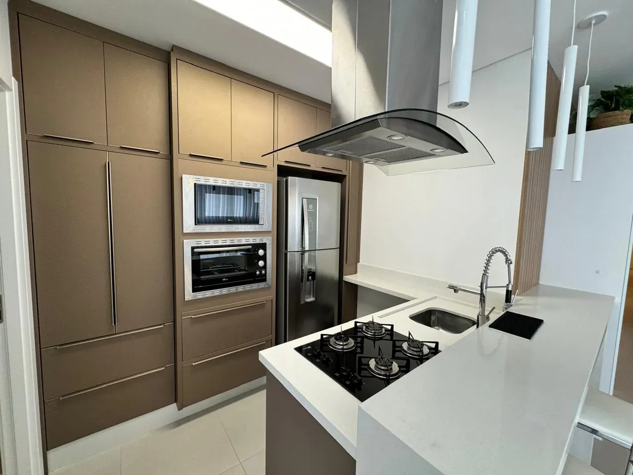 APARTAMENTO MOBILIADO COM 04 SUÍTES E 03 VAGAS DE GARAGEM!!! — foto 4