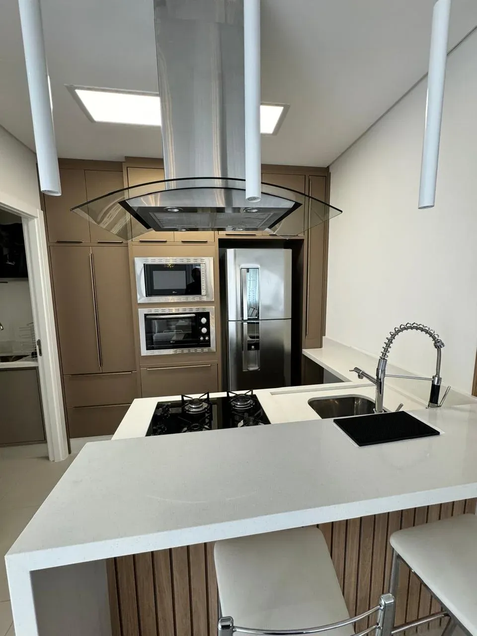 APARTAMENTO MOBILIADO COM 04 SUÍTES E 03 VAGAS DE GARAGEM!!! — foto 5