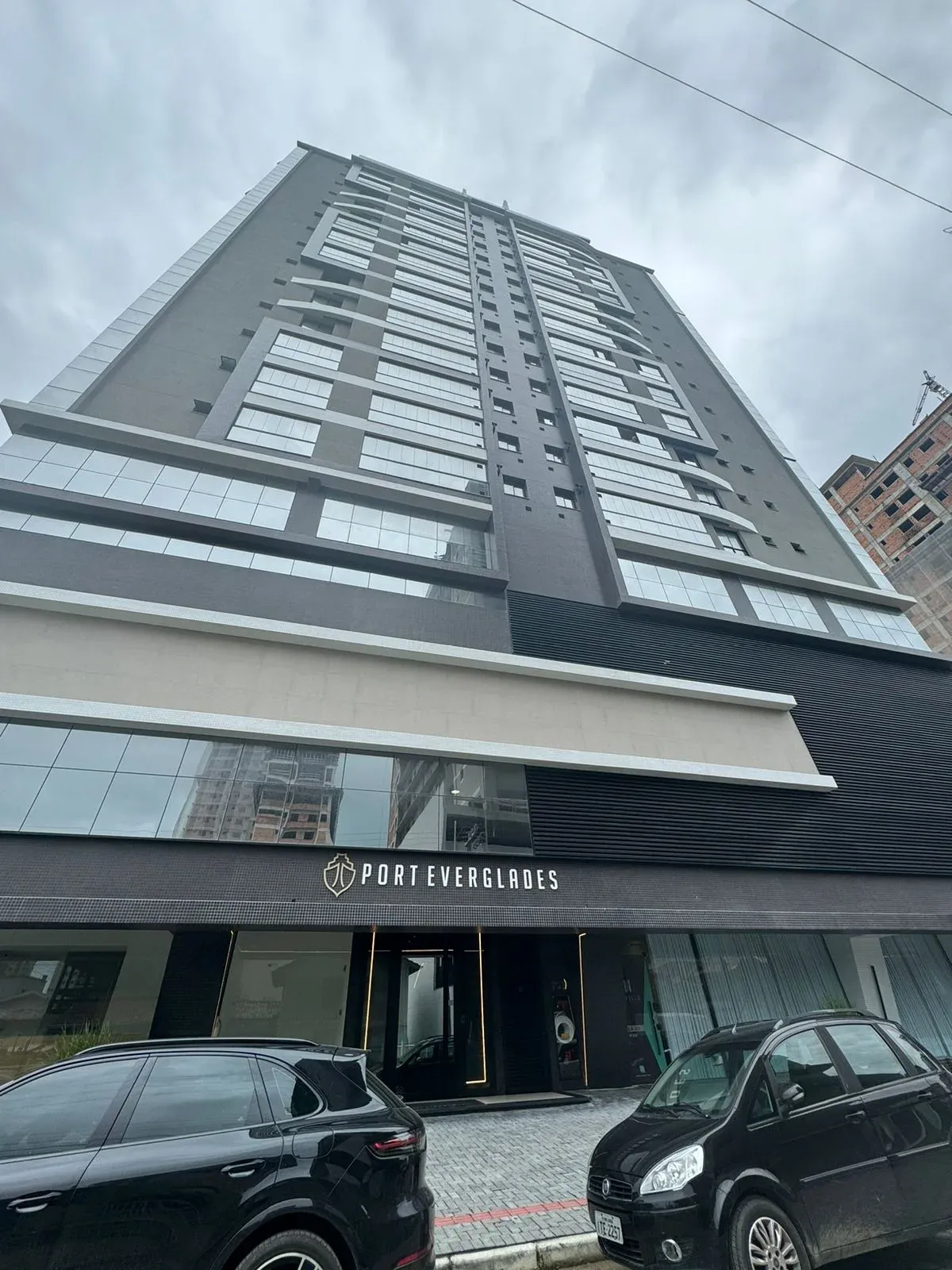 APARTAMENTO MOBILIADO COM 03 SUÍTES E 02 VAGAS DE GARAGEM EM PEREQUÊ!!! - foto 1