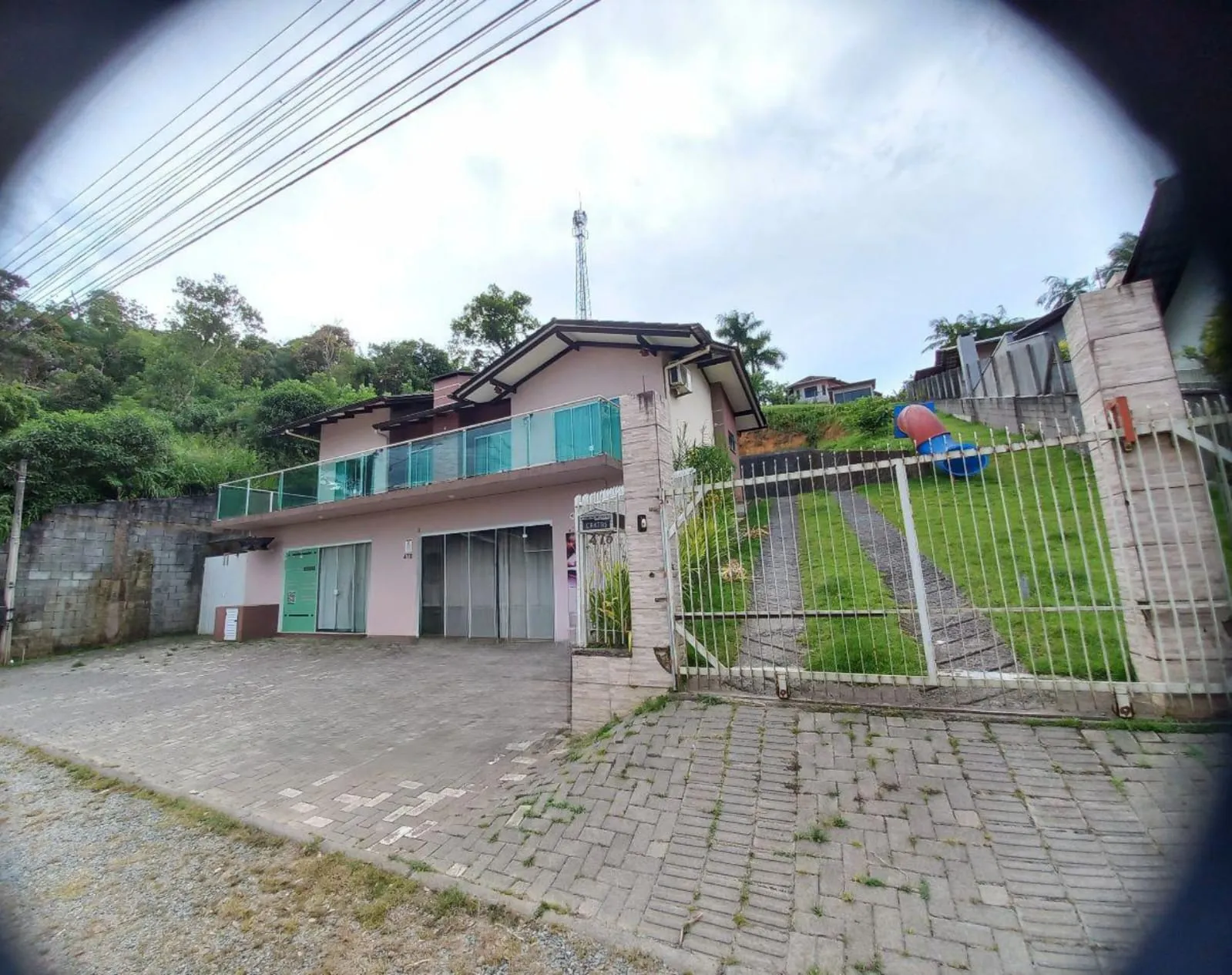 VENDO LINDA CASA SEMI MOBILIADA — foto 2