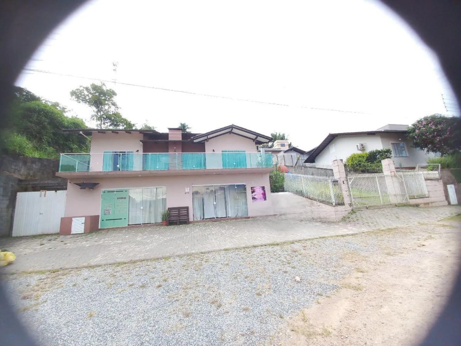 VENDO LINDA CASA SEMI MOBILIADA — foto 3