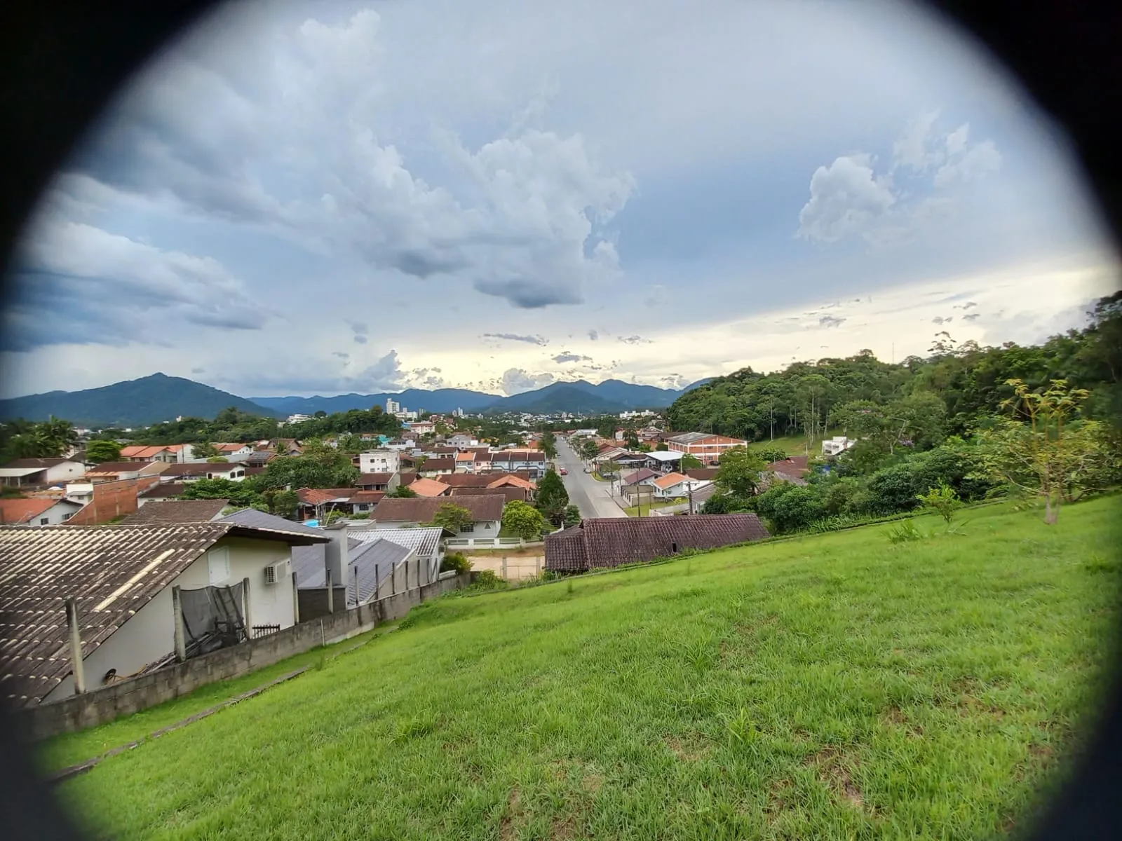 VENDO LINDA CASA SEMI MOBILIADA — foto 7