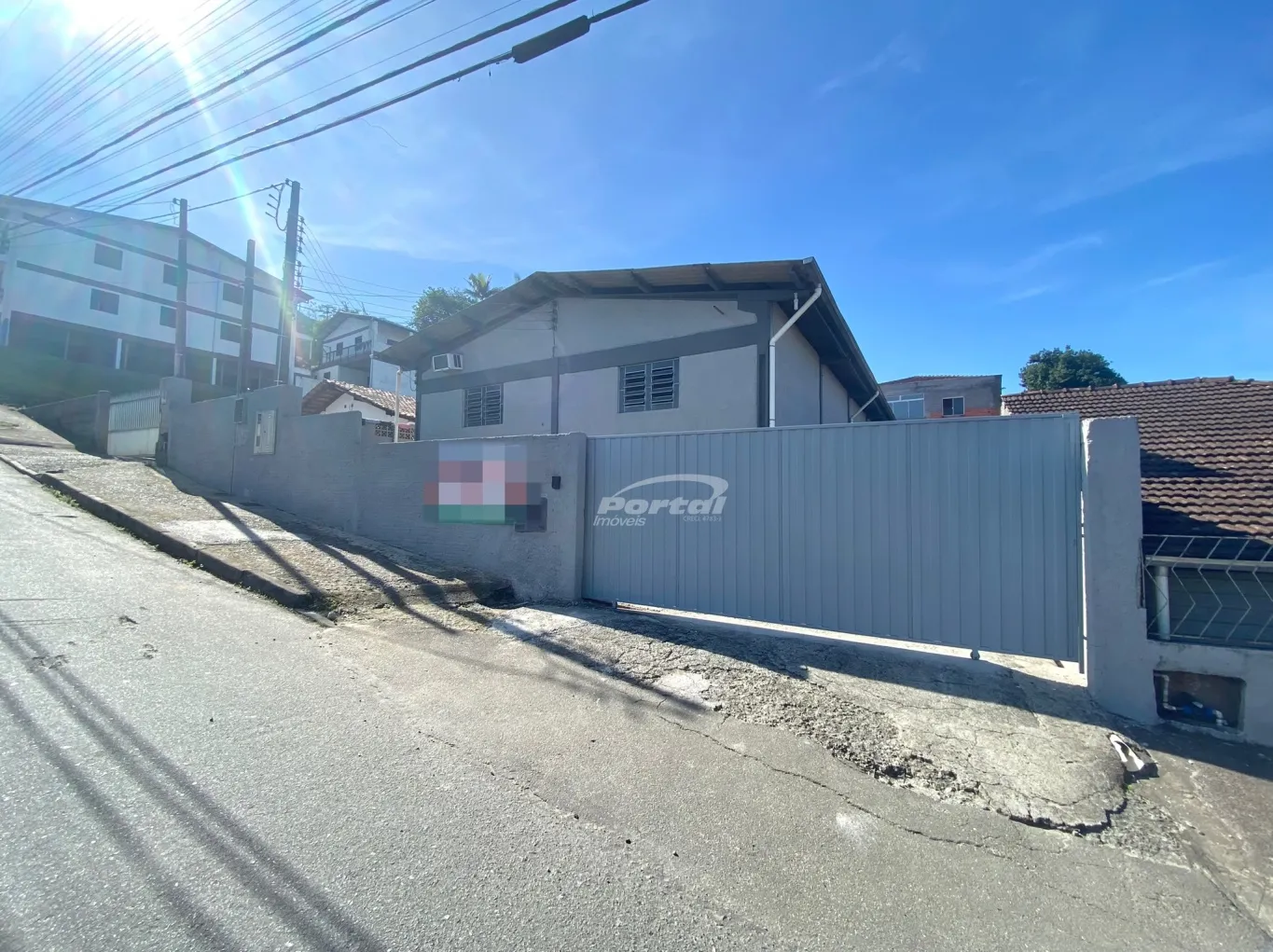 Excelente oportunidade para o seu negocio! Galpão no bairro Itoupavazinha. Com 322m, sala para recepção e mezanino com mais 01 ampla sala para voce adptar ao seu negocio, 02 banheiros com chuveiro, 02 portas de correr, espaço para estacionamento. — foto 2