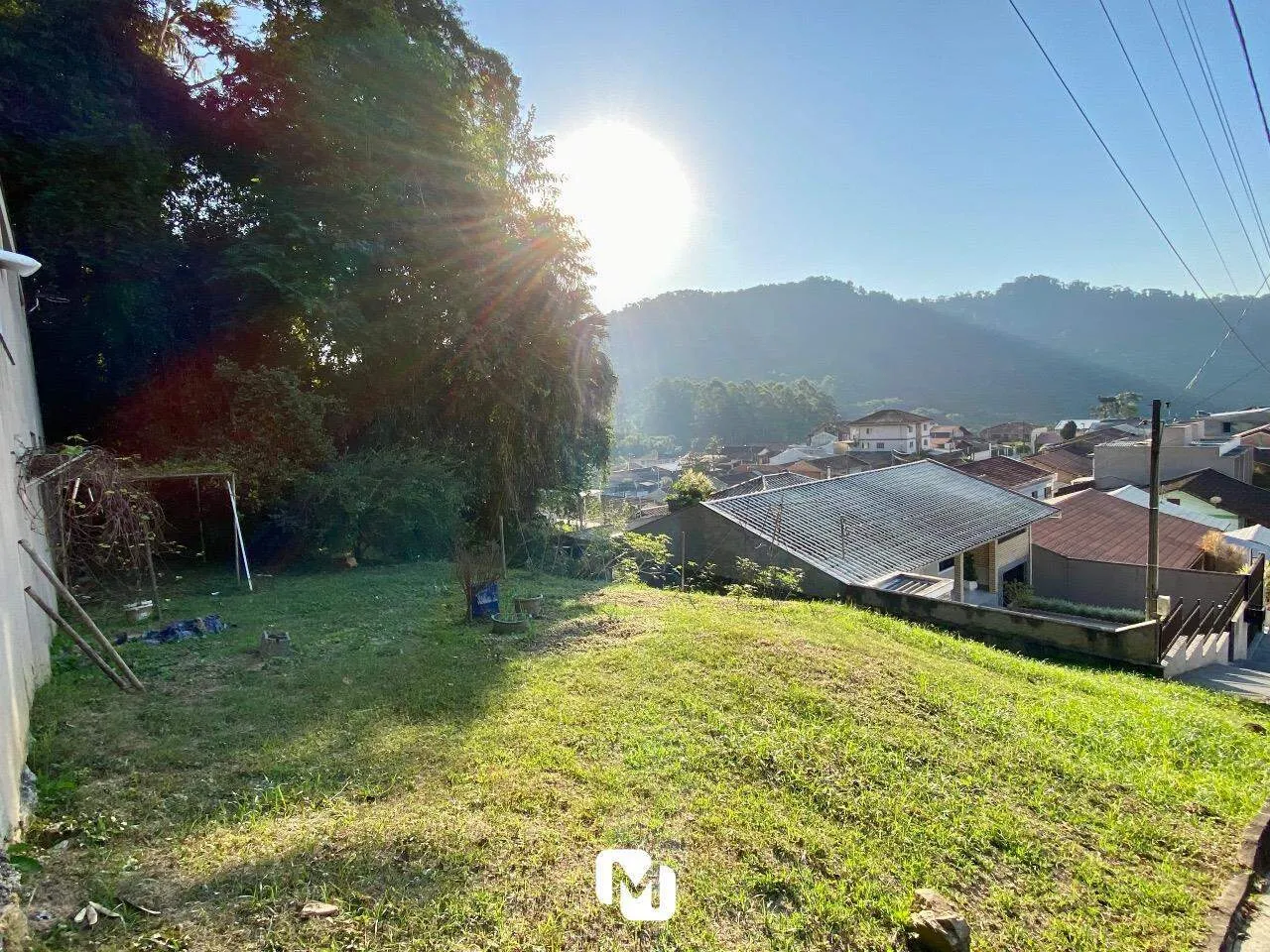 Terreno com linda vista, em rua sem saíta, residencial, contendo de 285m e 15m de frente ! — foto 4