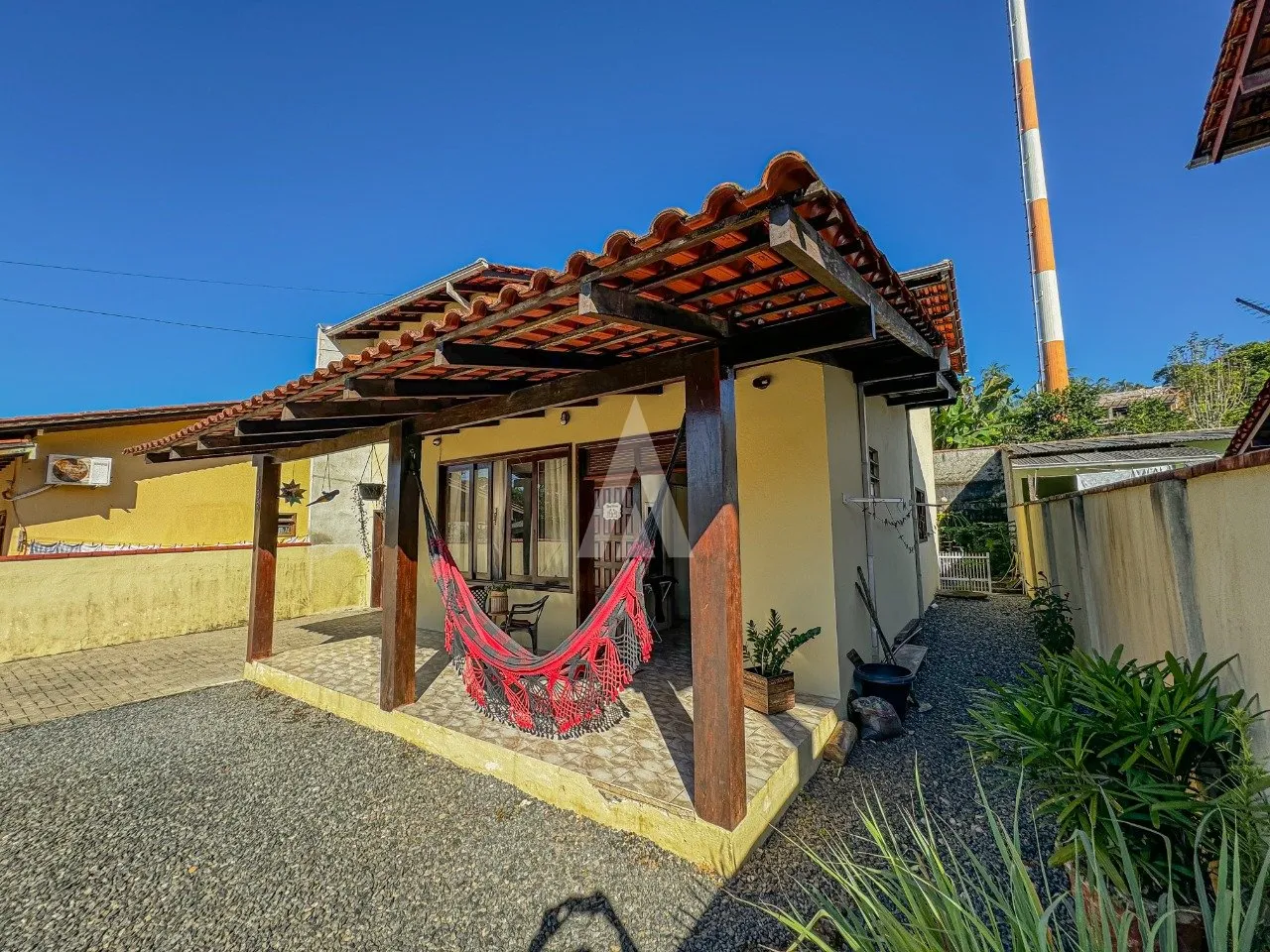 Casa com 3 quarto(s) à venda no bairro Santa Catarina em Joinville, por R$ 685.000.00. - foto 1