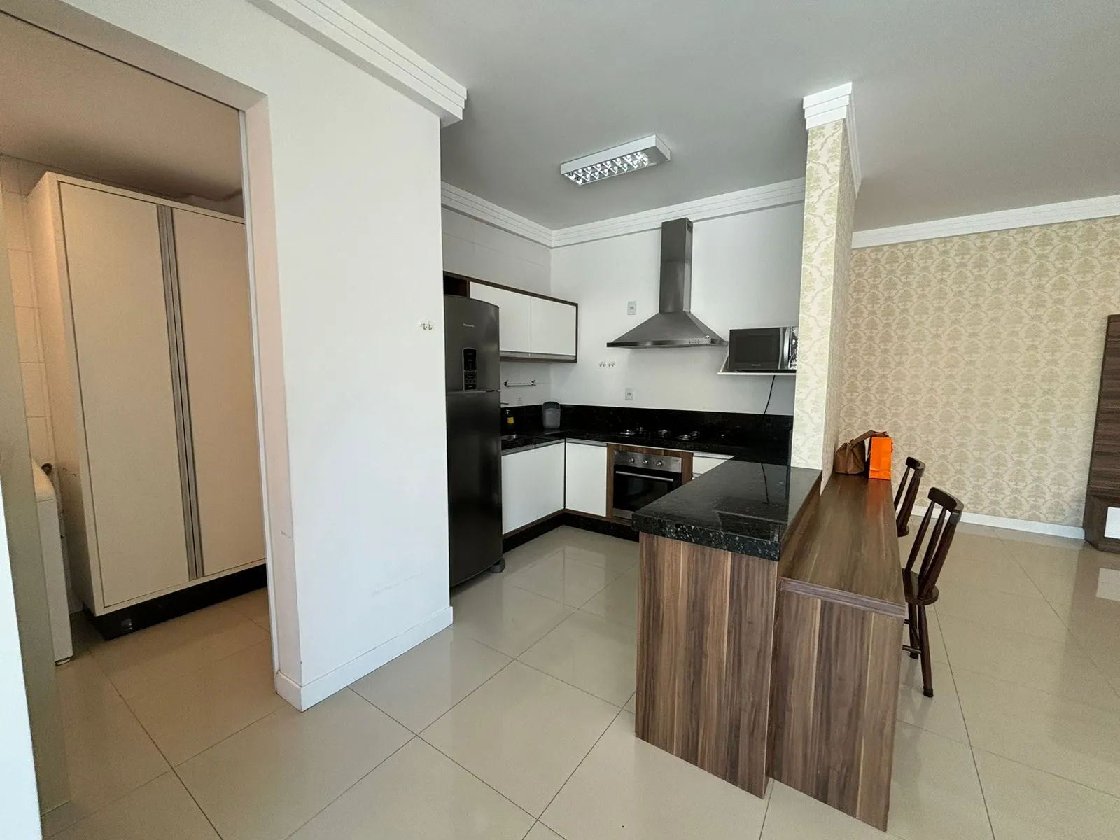 APARTAMENTO MOBILIADO PRONTO PRA MORAR!!! COM 03 SUÍTES E 02 VAGAS DE GARAGEM!! — foto 3