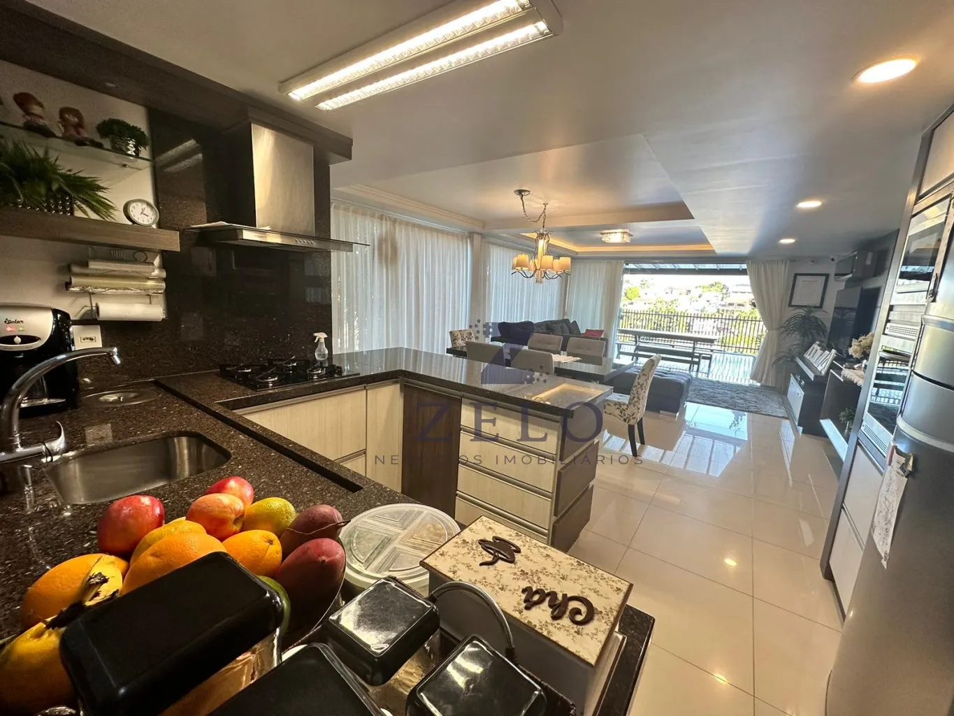 Belíssimo Sobrado Mobiliado e Equipado em excelente localização - foto 1