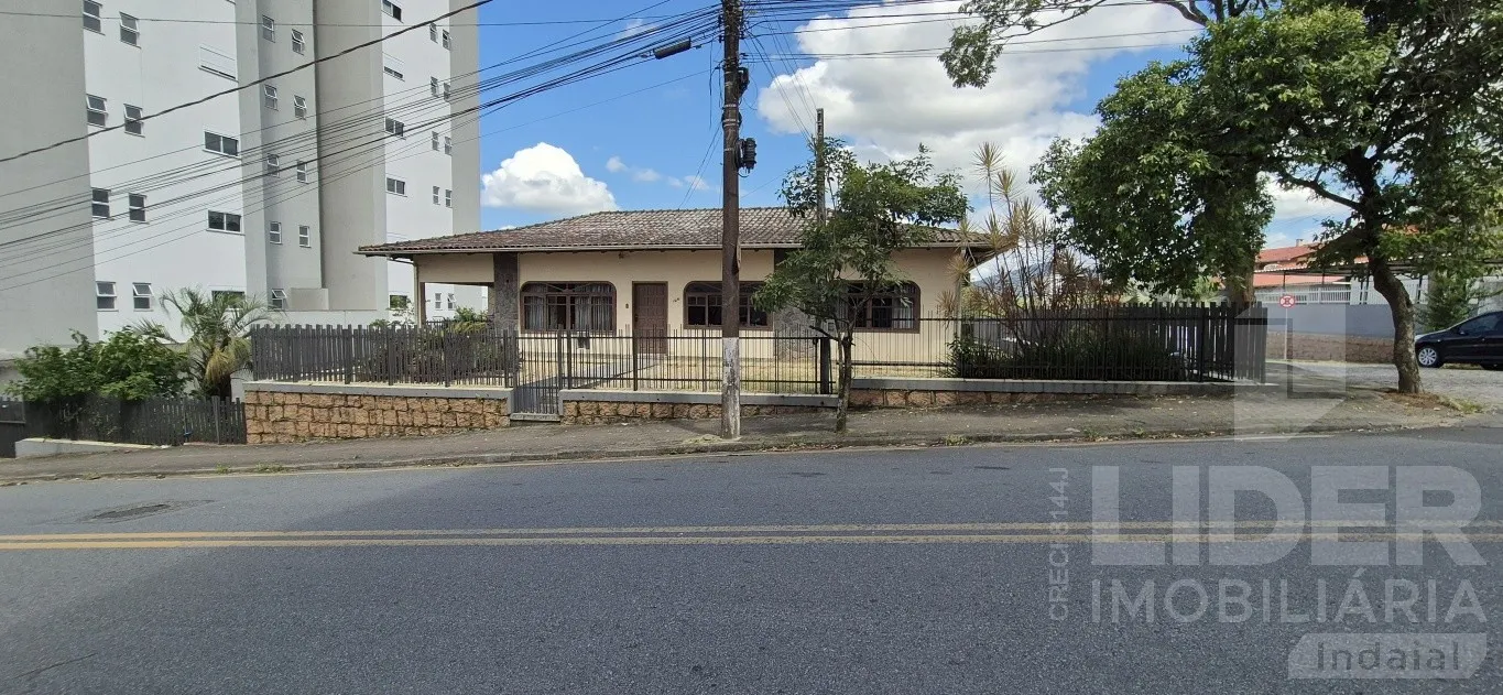 CASA DE ESQUINA COM AMPLO TERRENO COMERCIAL NO BAIRRO DAS NAÇÕES - foto 1