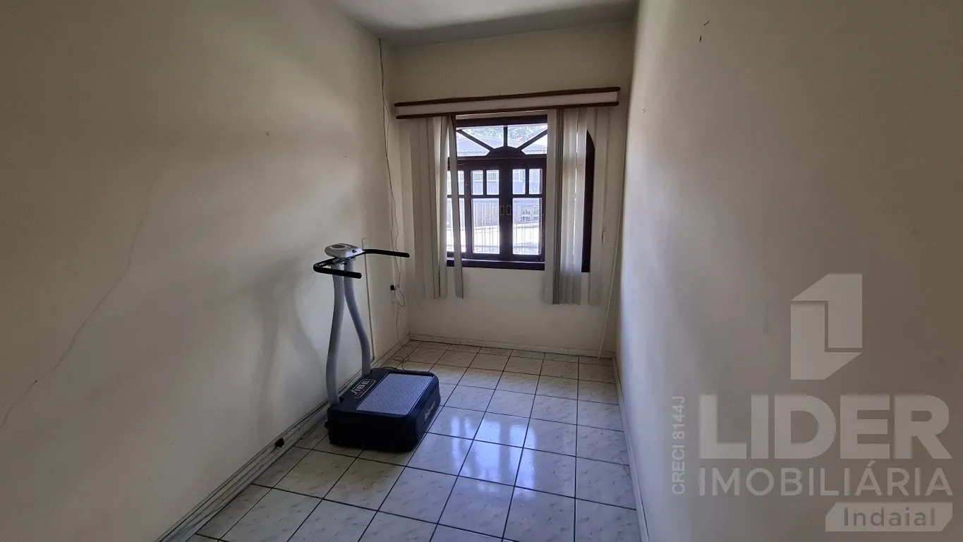 CASA DE ESQUINA COM AMPLO TERRENO COMERCIAL NO BAIRRO DAS NAÇÕES — foto 3