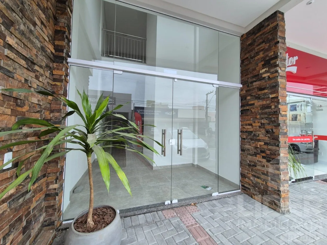 Ampla Sala Comercial no Bairro das Nações - foto 1