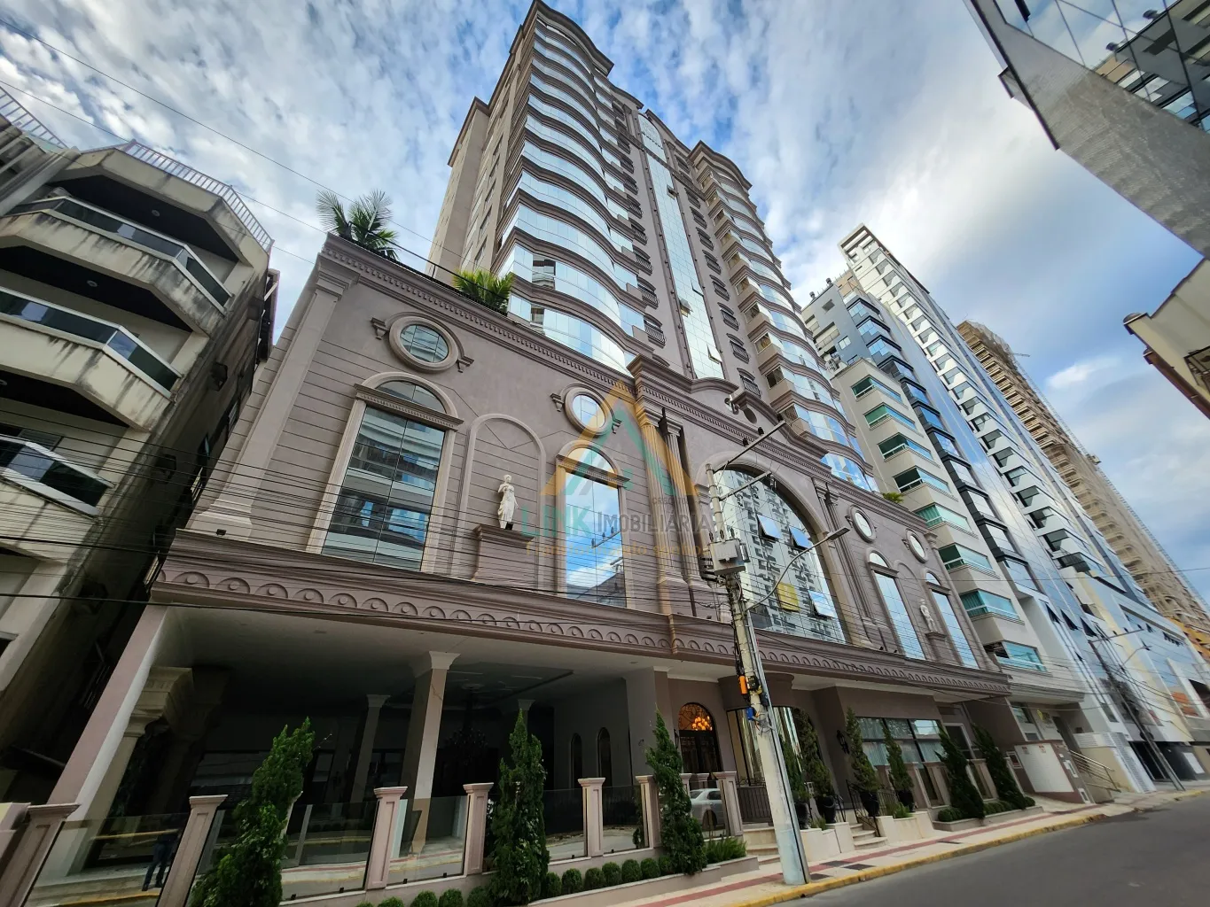 Apartamento de Alto Padrão no Edifício Joseph II Residencial na Cidade de Itapema, com 172,00m de área privativa. - foto 1