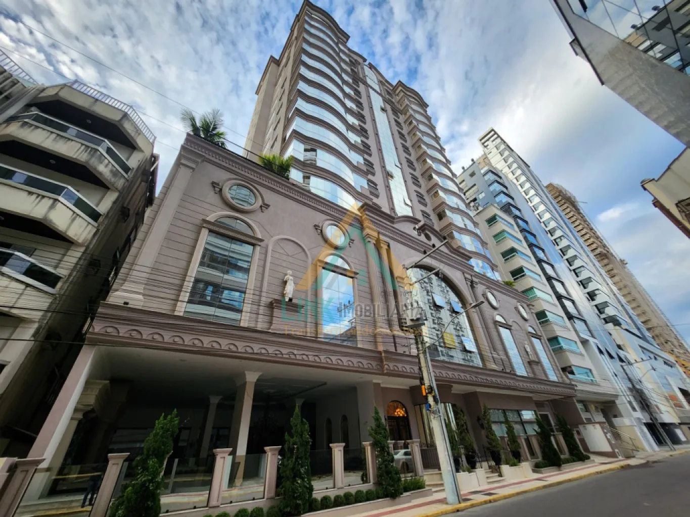 Apartamento de Alto Padrão no Edifício Joseph II Residencial na Cidade de Itapema, com 172,00m de área privativa. - foto 1