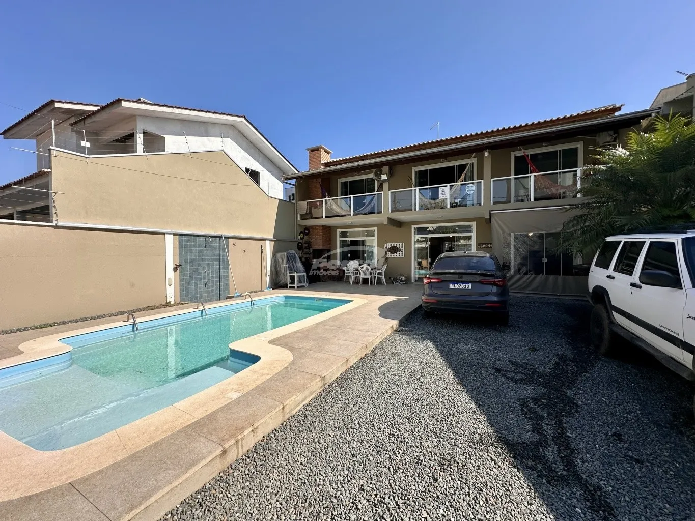 Sobrado, 03 dormitórios sendo 01 suíte, 500 metros do mar, Itacolomi, Balnéario Piçarras SC (cód.19093) - foto 1