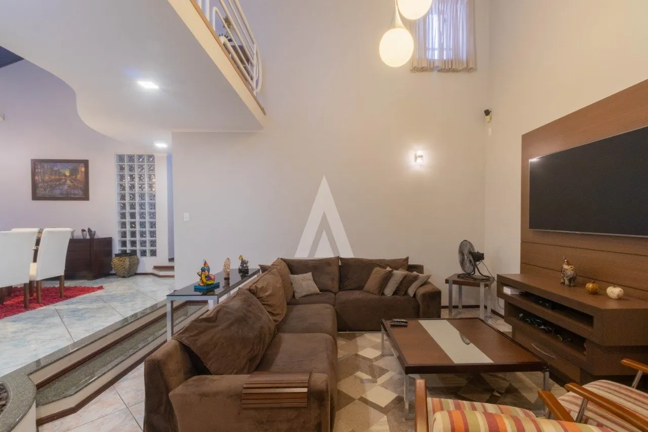 Casa com 3 suítes e 1 quarto à venda no bairro Boa Vista em Joinville-SC por R$ 1.610.000,00. — foto 4