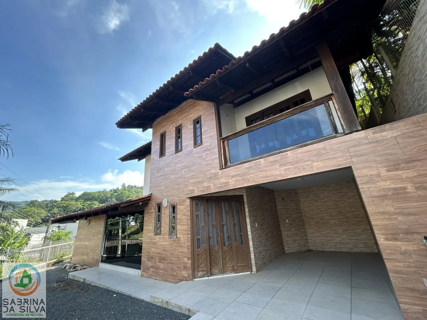 Casa com 3 Dormitórios e Área de Festas no Bairro Água Verde - Blumenau/SC — foto 2