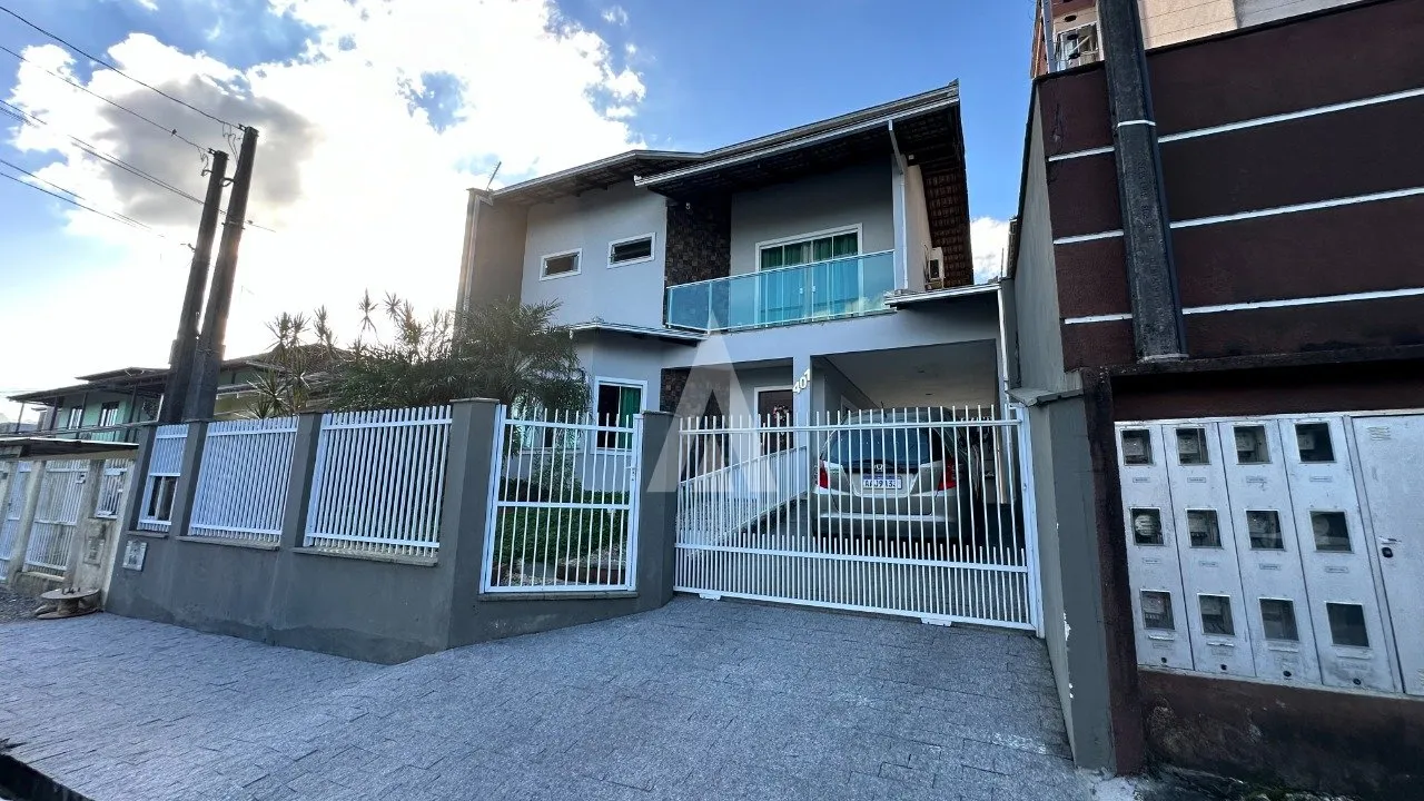 Sobrado com 1 suíte mais 2 quartos à venda no bairro Vila Nova em Joinville, por R$ 799.000.00. - foto 1