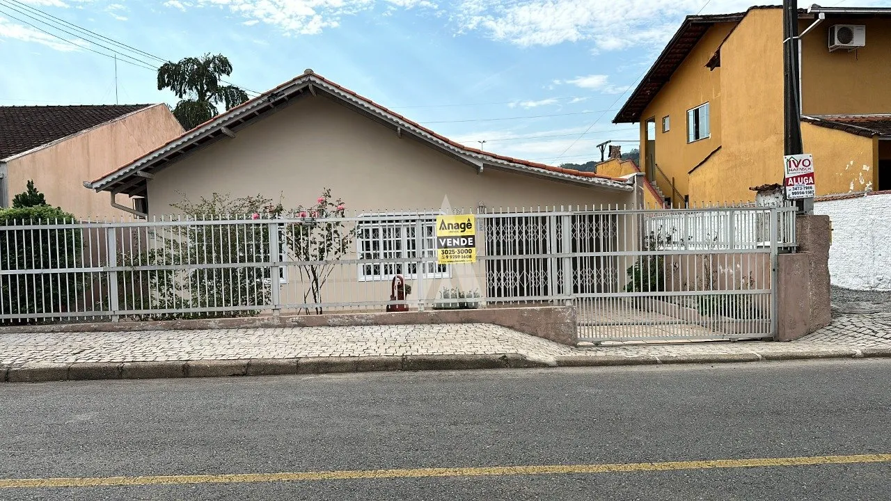 Casa com 3 quarto(s) à venda no bairro Bom Retiro em Joinville, por R$ 690.000.00. - foto 1