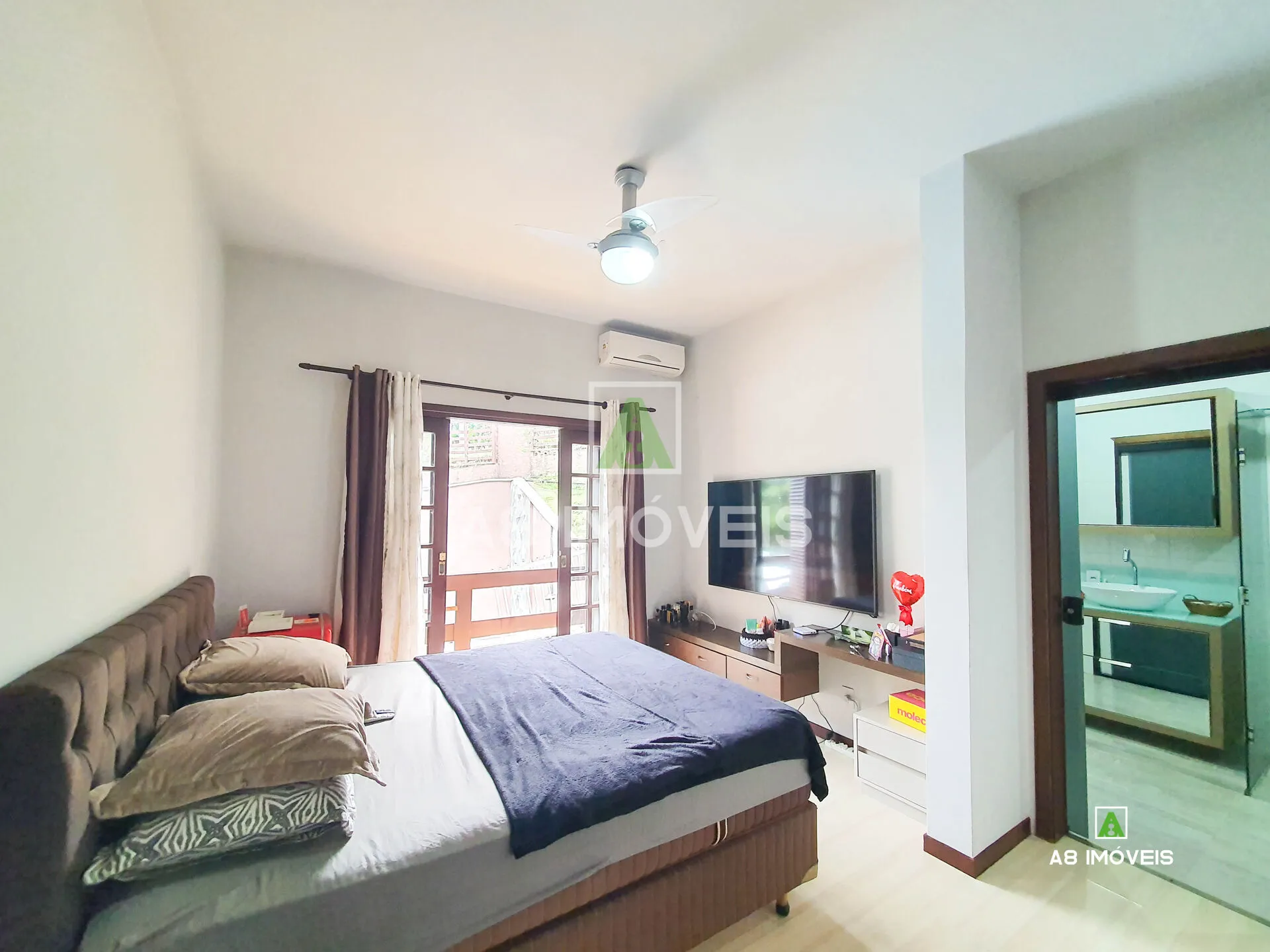 CASA BLUMENAU BAIRRO FORTALEZA COM PISCINA TRÊS QUARTOS COM UMA SUÍTE TERRENO AMPLO — foto 4